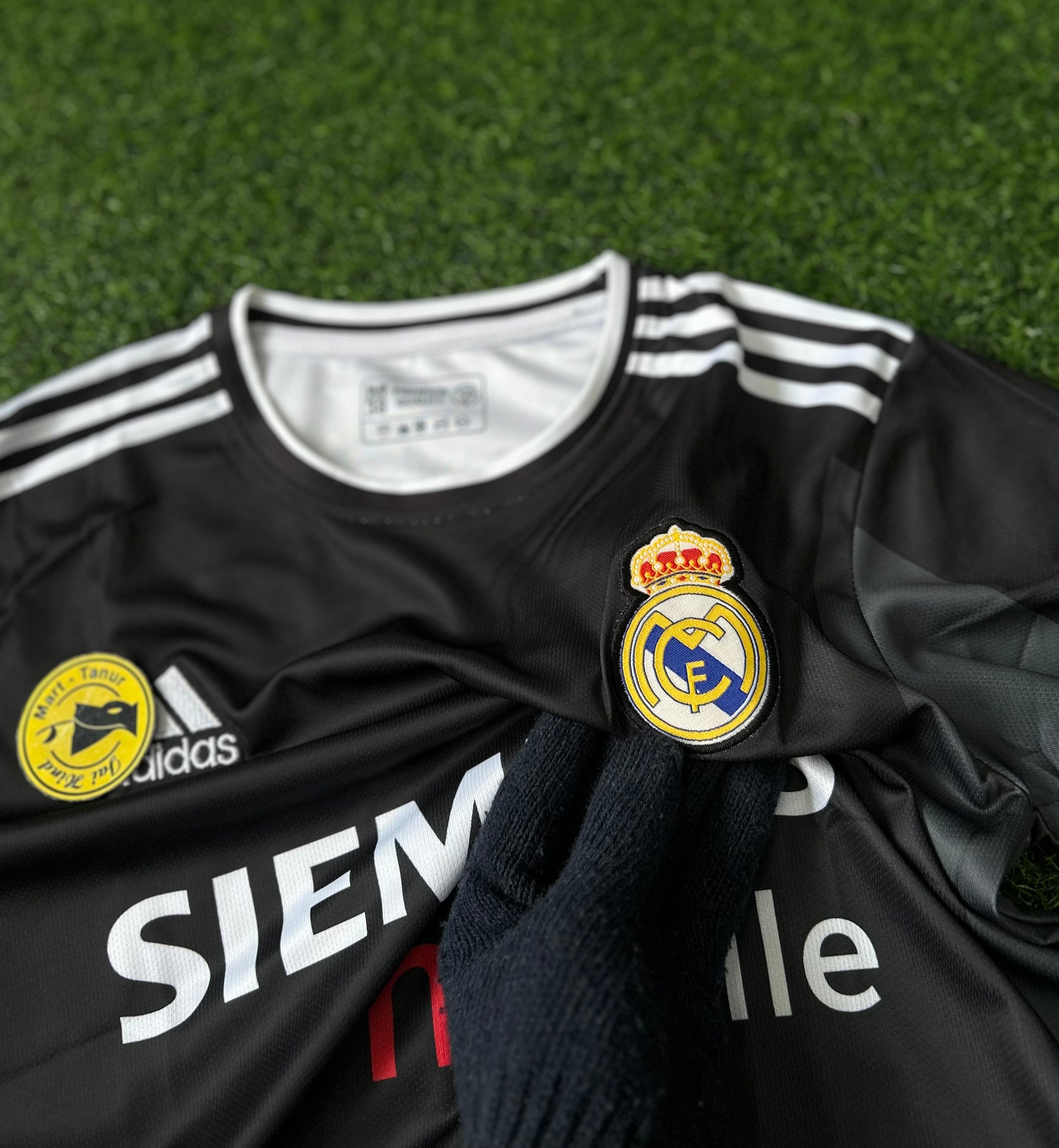 REAL MADRID 2004-05 AWAY JERSEY, HALF SLEEVE EMBROIDERY – JAIHIND