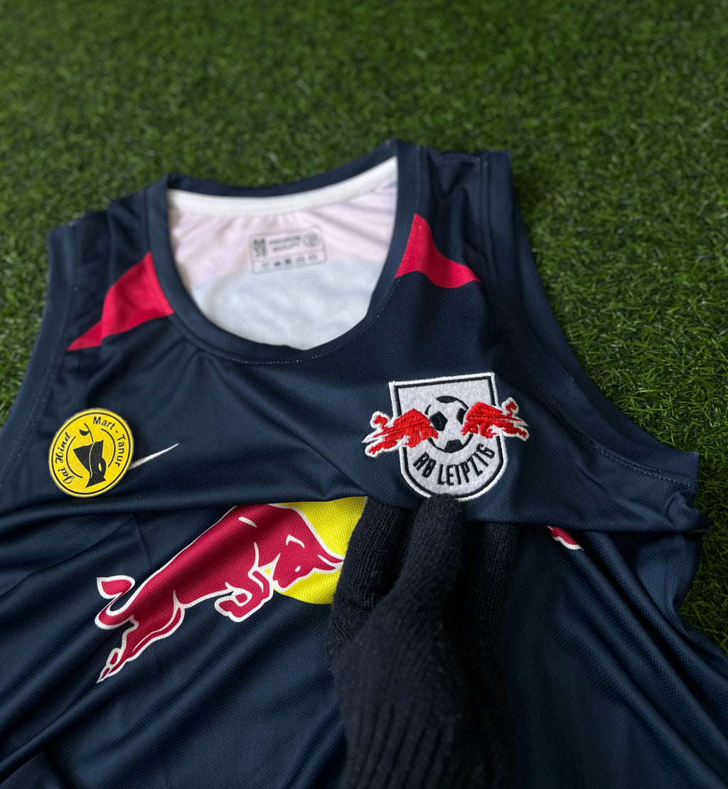 RB LEIPZIG  SLEEVELESS TRAINING JERSEY. SLEEVELESS EMBROIDERY