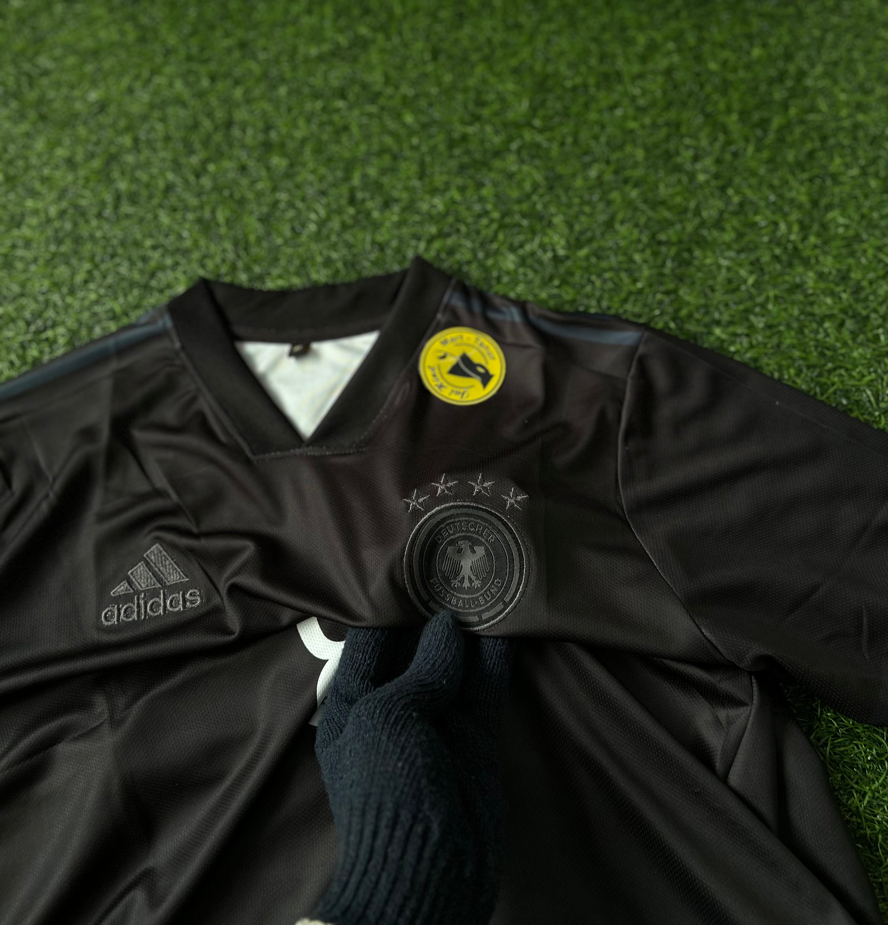 GERMANY 2020 AWAY KIT, HALFSLEEVE  EMBROIDERY, V-NECK￼