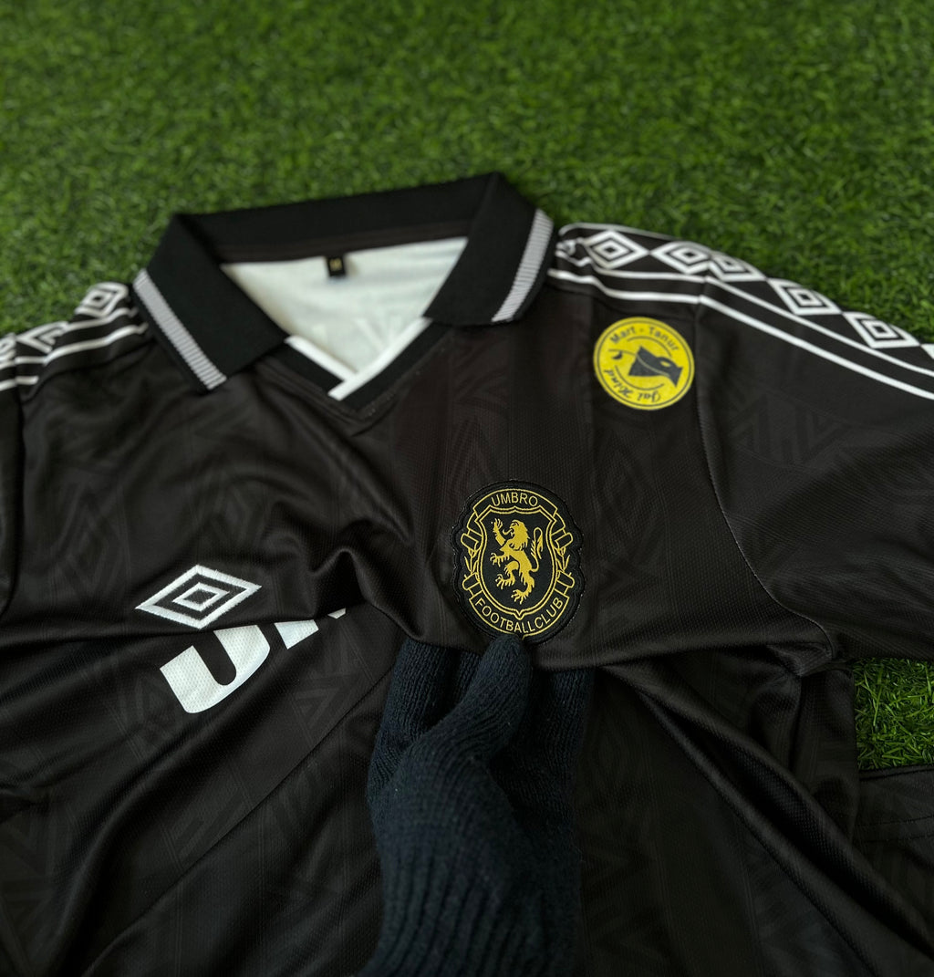 UMBRO BLACK 90s FOOTBALL JERSEY, HALFSLEEVE POLO EMBRODERY