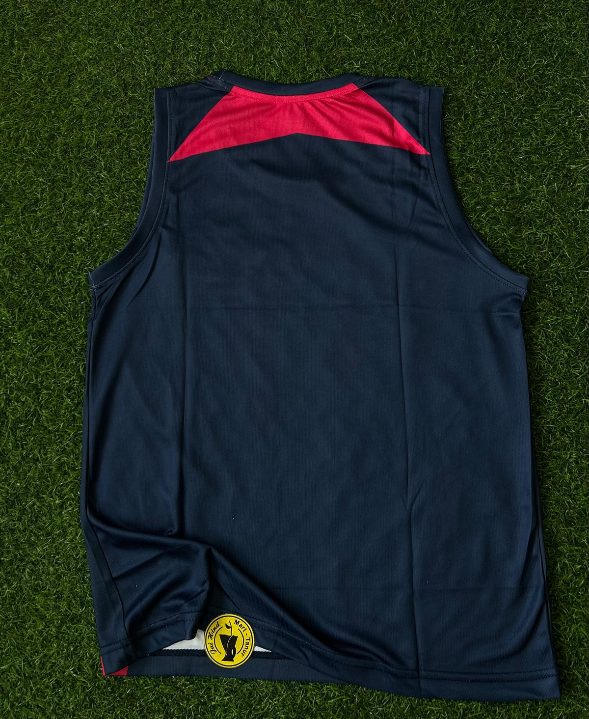 RB LEIPZIG  SLEEVELESS TRAINING JERSEY. SLEEVELESS EMBROIDERY