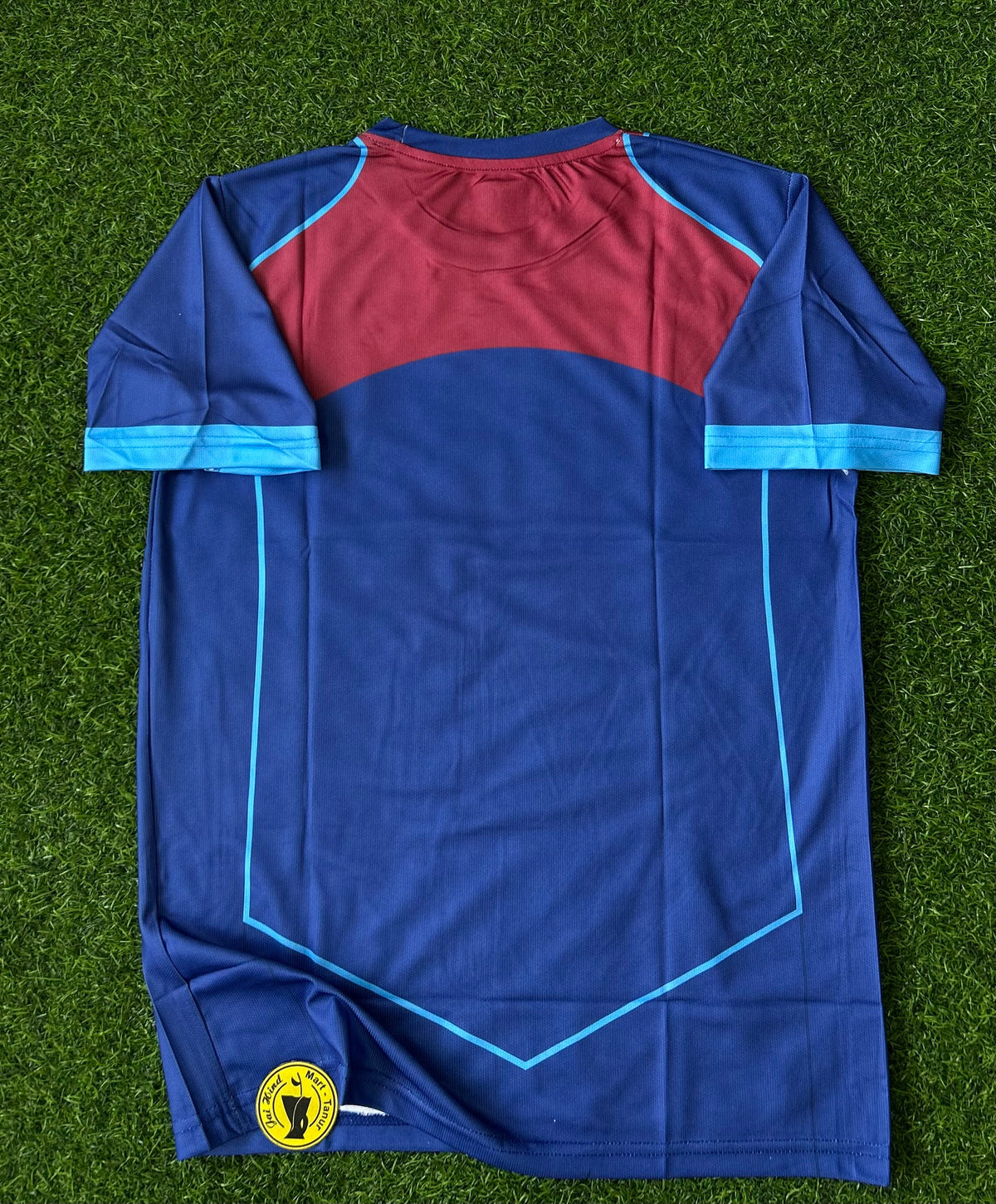 ATLETICO MADRID 2004-05 AWAY JERSEY, HALF SLEEVE  EMBROIDERY