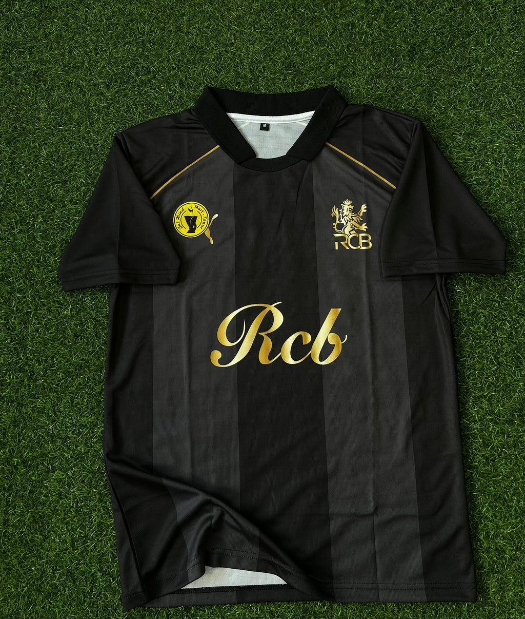 RCB 2026 BLACK TRAVEL KIT, HALF SLEEVE POLO SUBLIMATION ￼