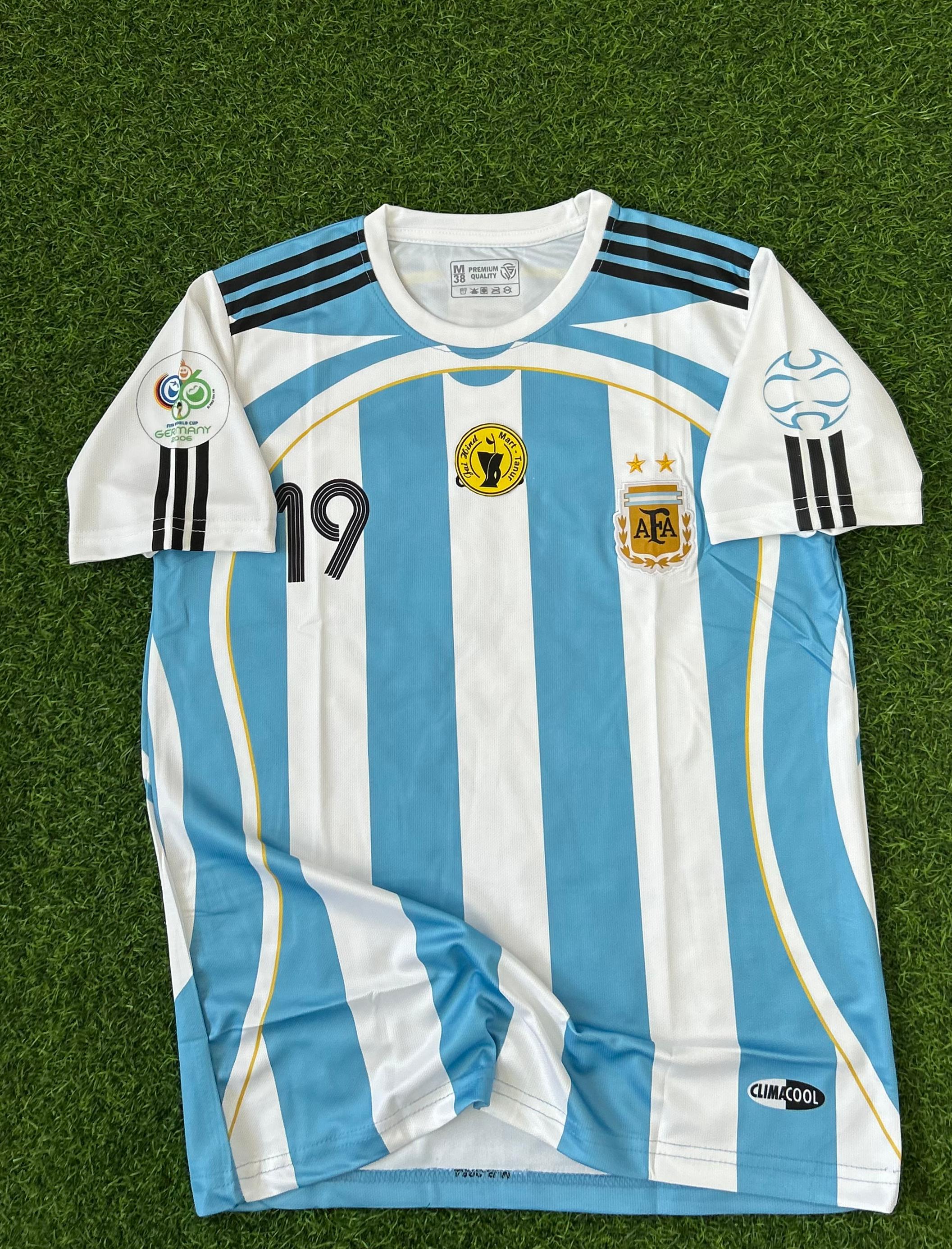 ARGENTINA 2006 WORLD CUP HOME KIT. HALFSLEEVE EMBROIDERY