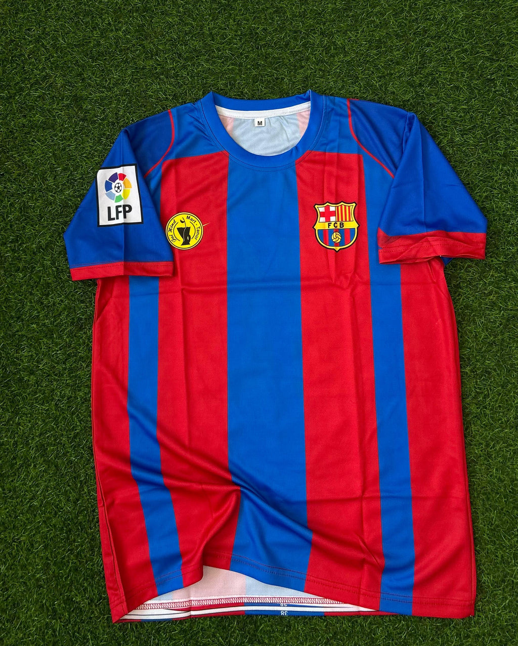 BARCELONA 2004-05 SEASON HOME KIT. HALFSLEEVE SUBLIMATION