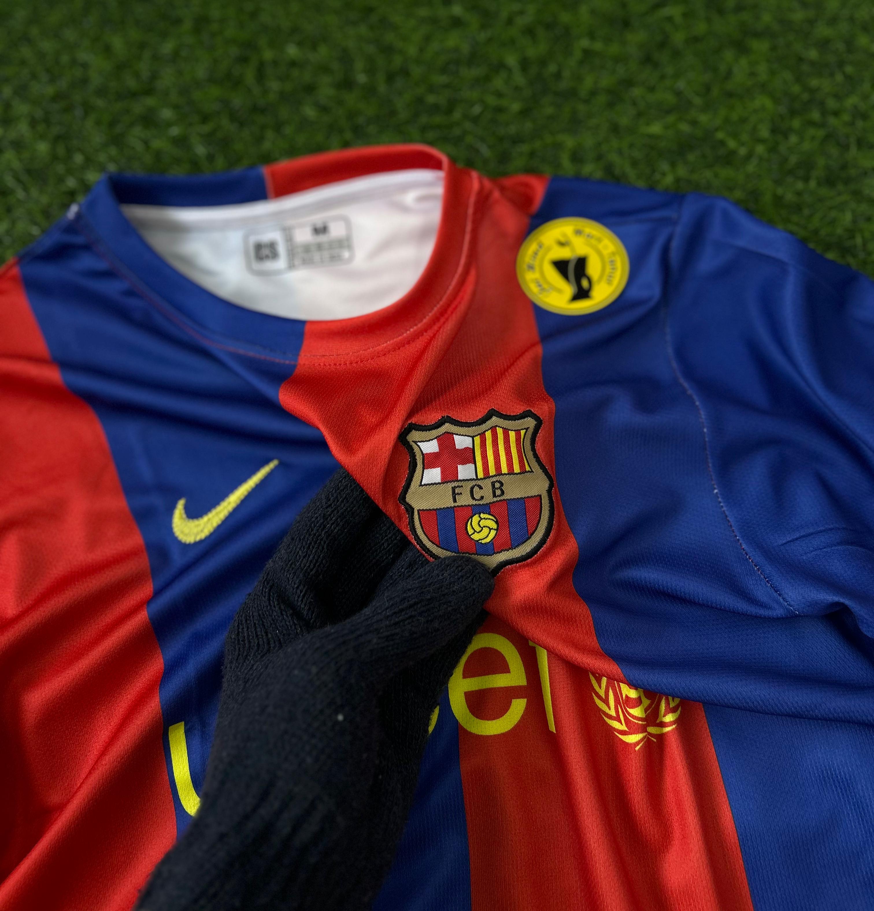BARCELONA  2006-07 SEASON HOME KIT. HALFSLEEVE EMB ROIDERY