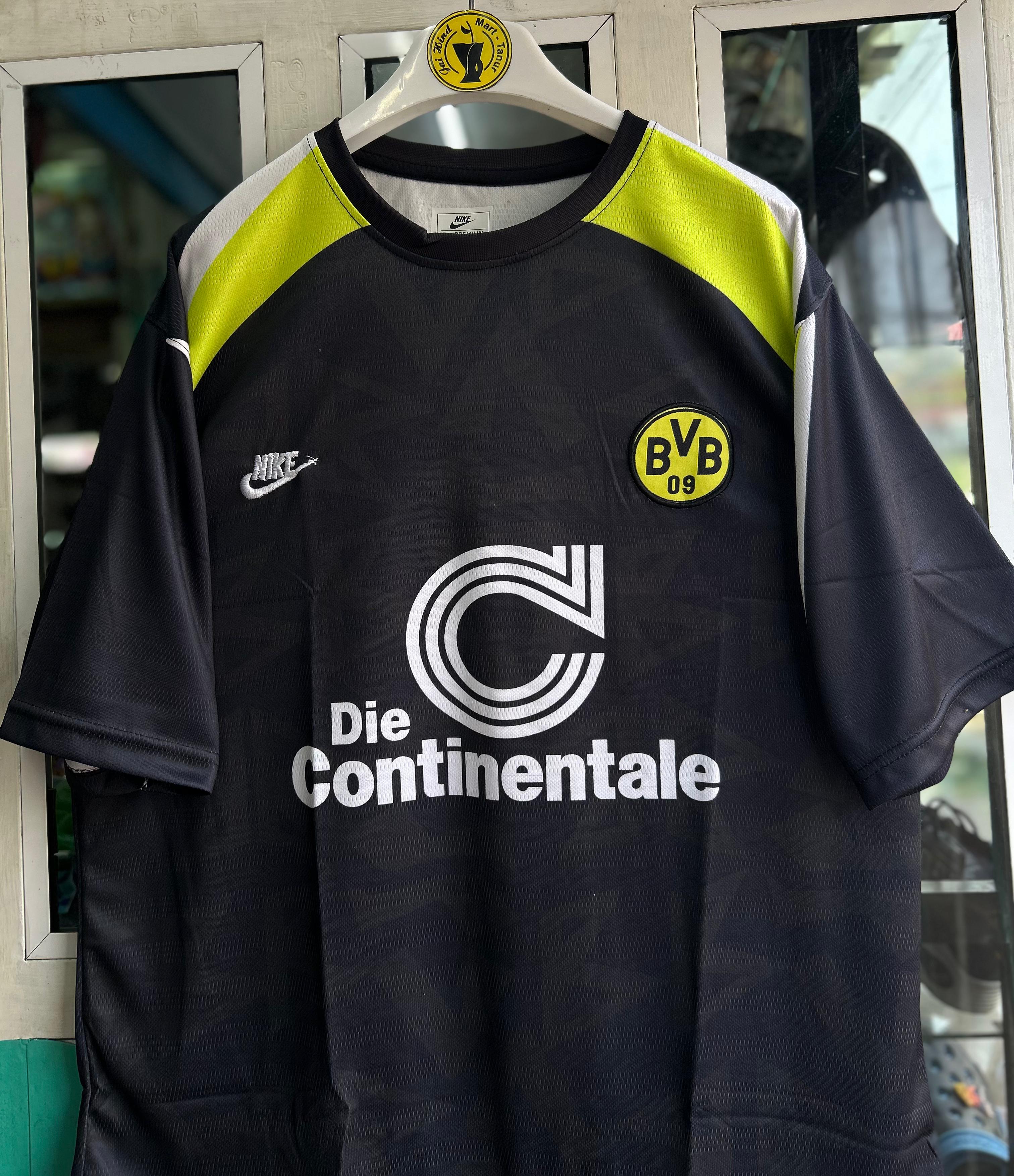 DORTMUND 1995-96 SEASON AWAY KIT.FIVESLEEVE EMBROIDERY