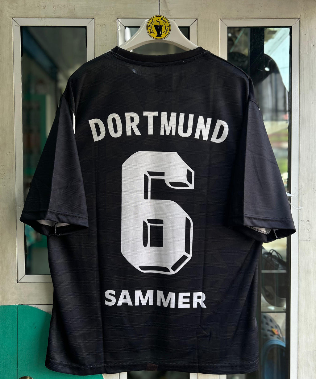 DORTMUND 1995-96 SEASON AWAY KIT.FIVESLEEVE EMBROIDERY
