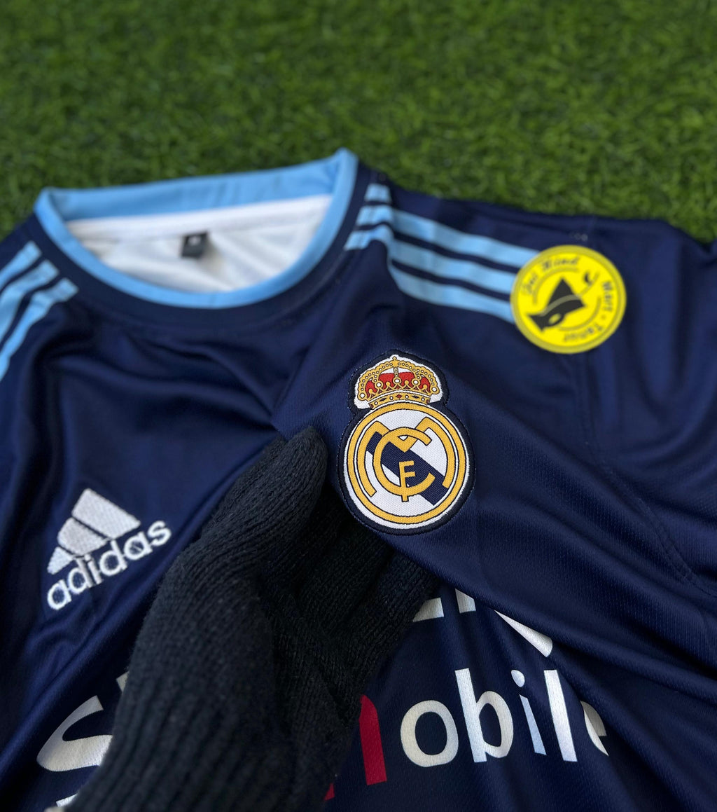 REAL MADRID 2003/04 AWAY KIT FIGO HALFSLEEVE EMBROILEDERY