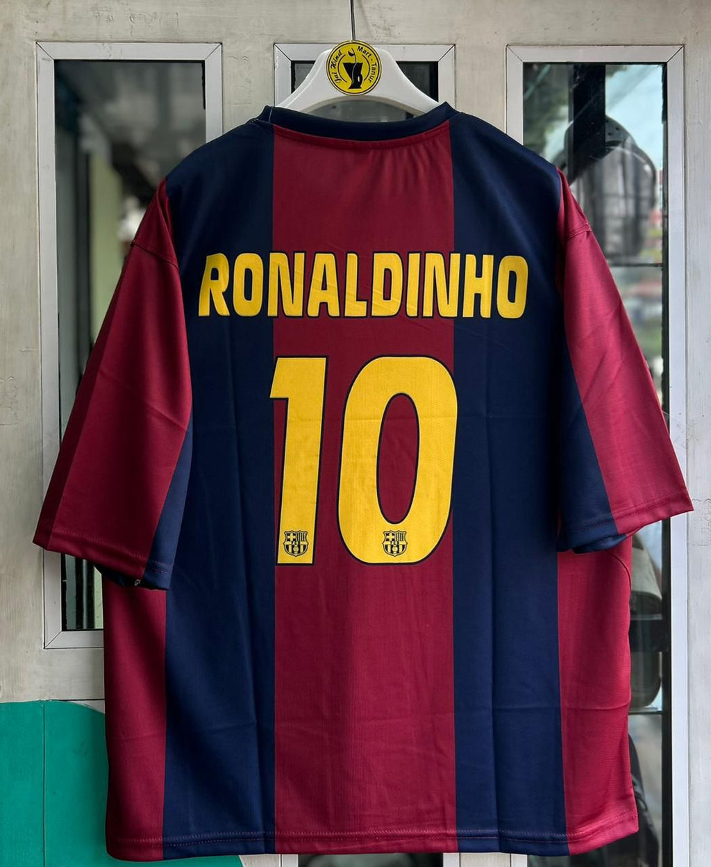 FC Barcelona 1998/99 Home Football Jersey – Ronaldinho Fivesleeve Embroidered Roundneck T-Shirt