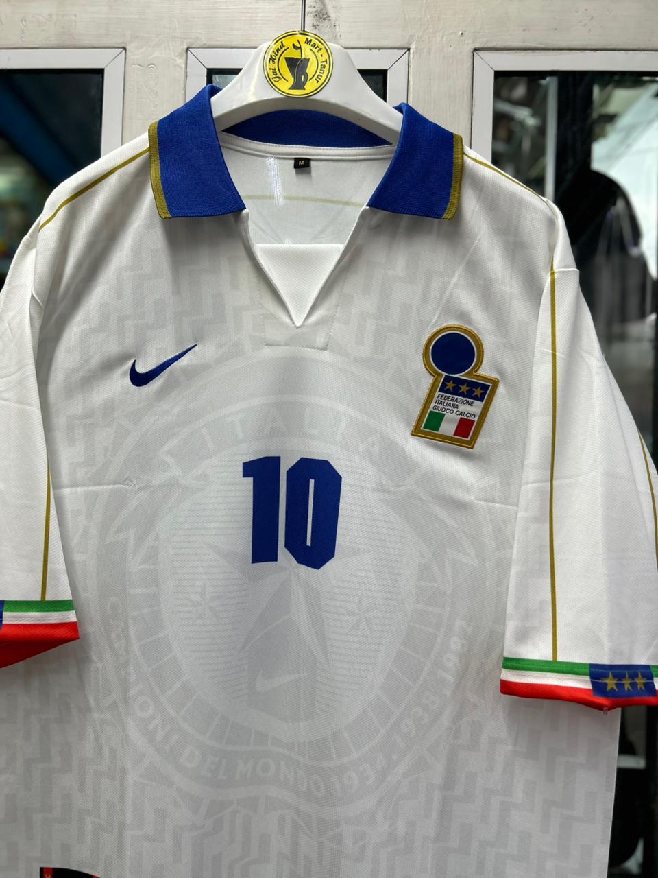 Italy 1995–96 Away Kit – Roberto Baggio Five-Sleeve Embroidered Polo (Retro Edition)