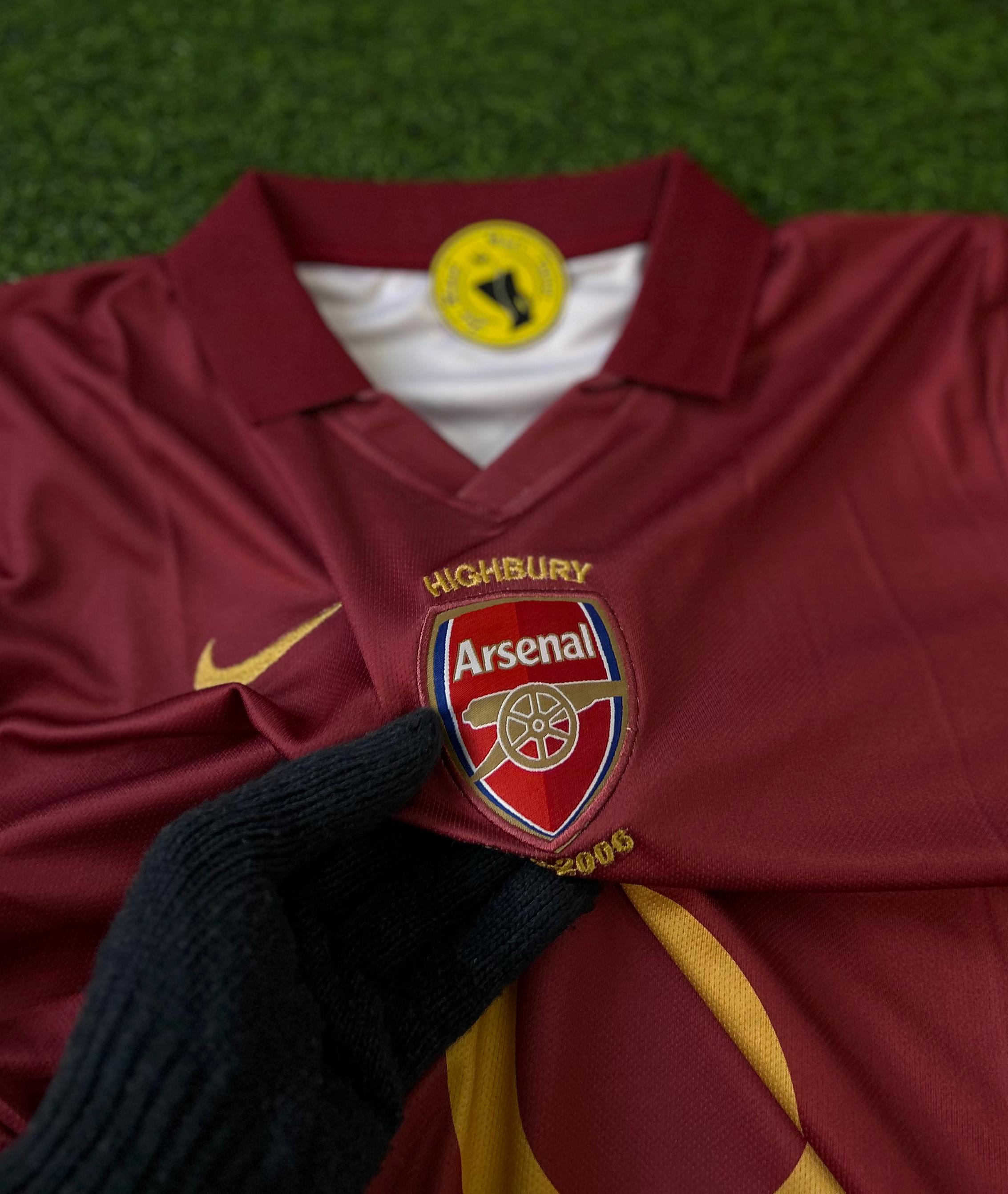 ARSENAL 2005-06 SEASON HOME KIT. HALFSLEEVE POLO EMBROIDERY