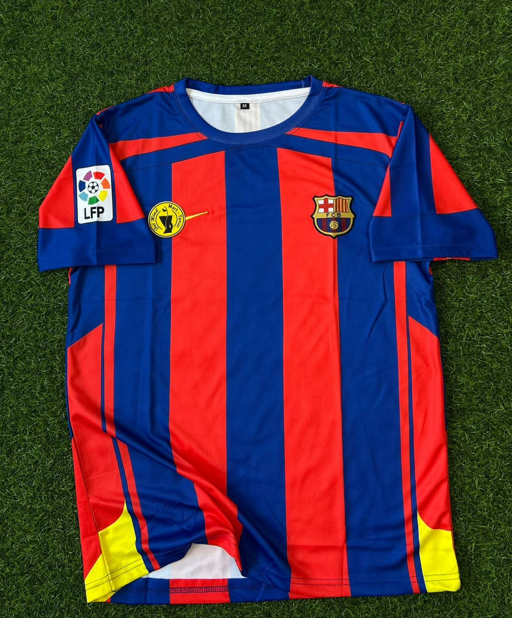 BARCELONA 2005-06 HOME KIT. HALFSLEEVE EMBROIDERY