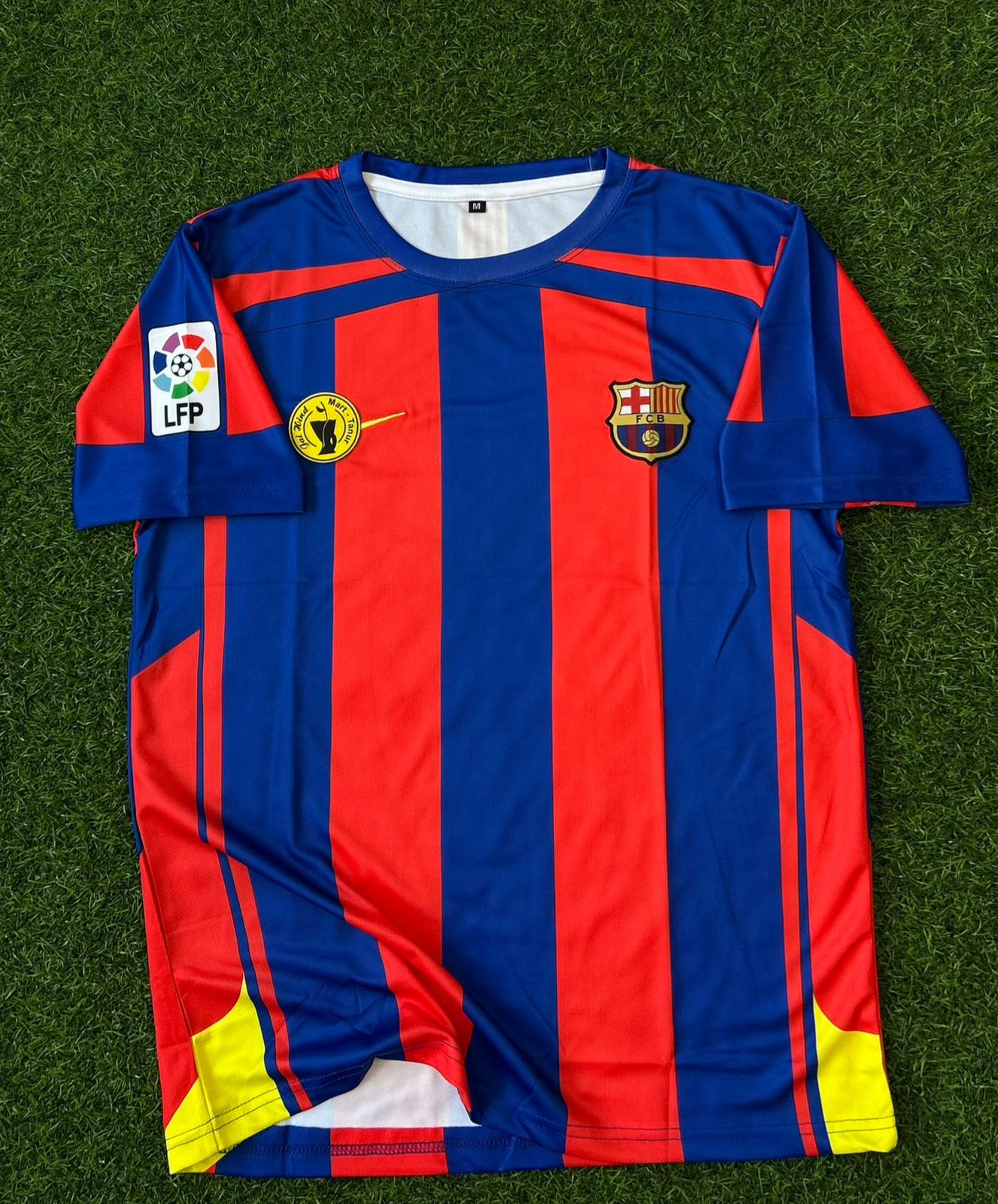 BARCELONA 2005-06 HOME KIT. HALFSLEEVE EMBROIDERY