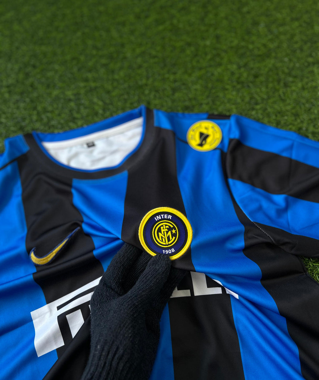 INTERMILAN 1999-00  HOME KIT. R9 HALFSLEEVE EMBROIDERY