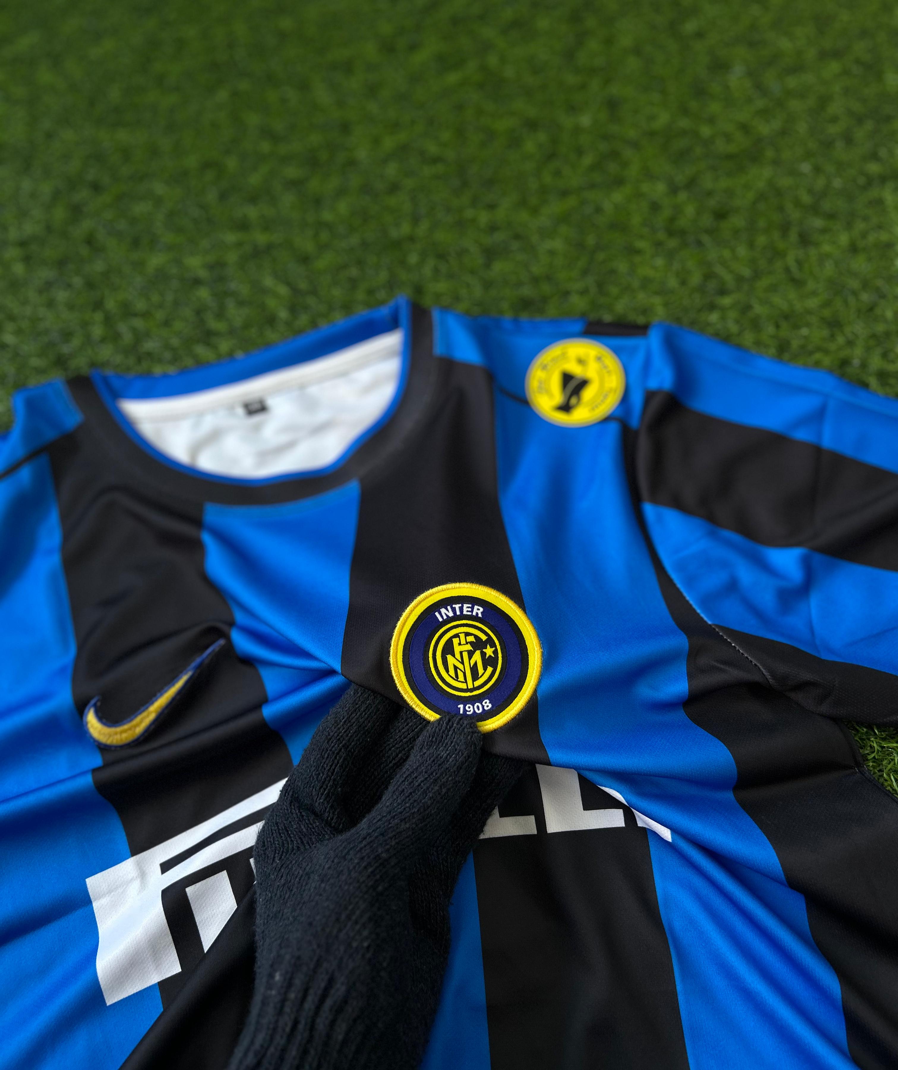 INTERMILAN 1999-00  HOME KIT. R9 HALFSLEEVE EMBROIDERY