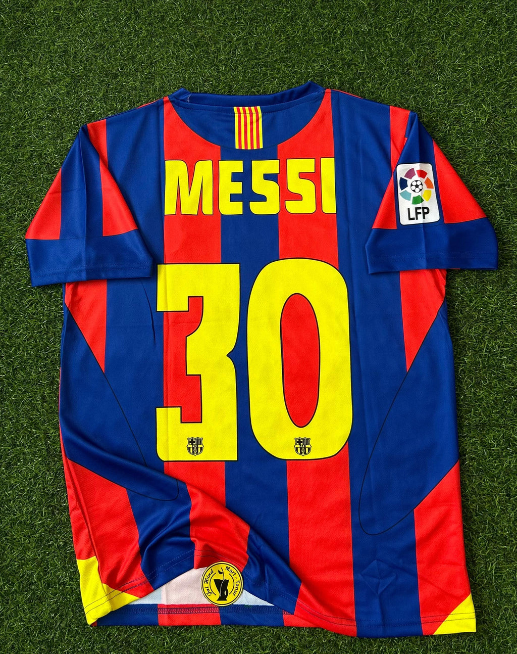 BARCELONA 2005-06 HOME KIT. HALFSLEEVE EMBROIDERY