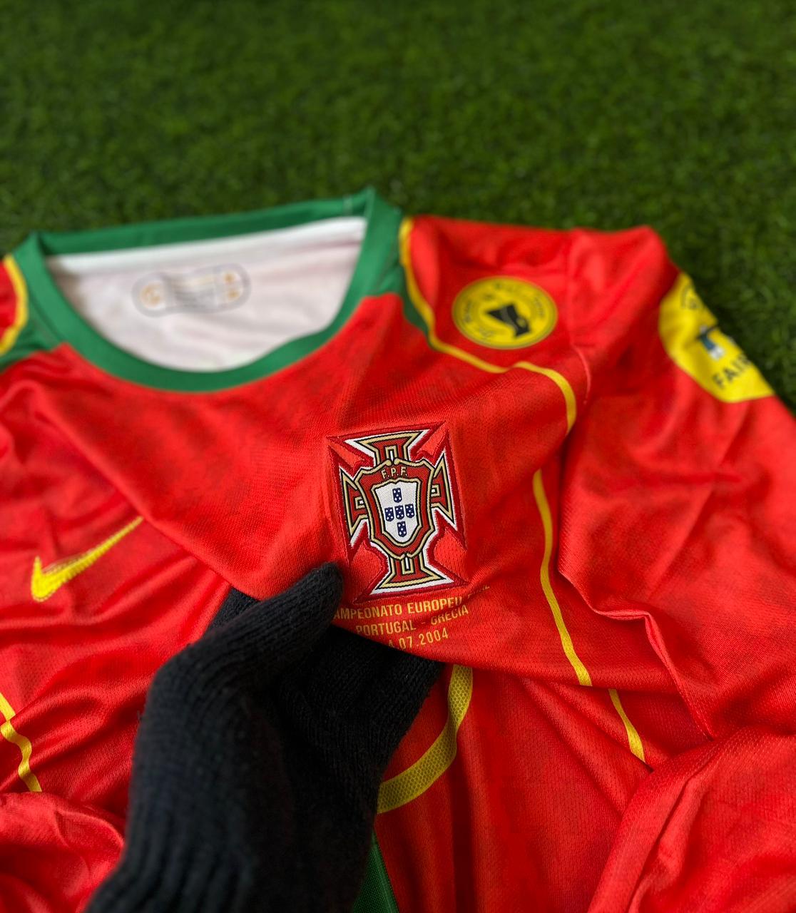 PORTUGAL 2004 HOME KIT. FULLSLEEVE EMBROILEDERY