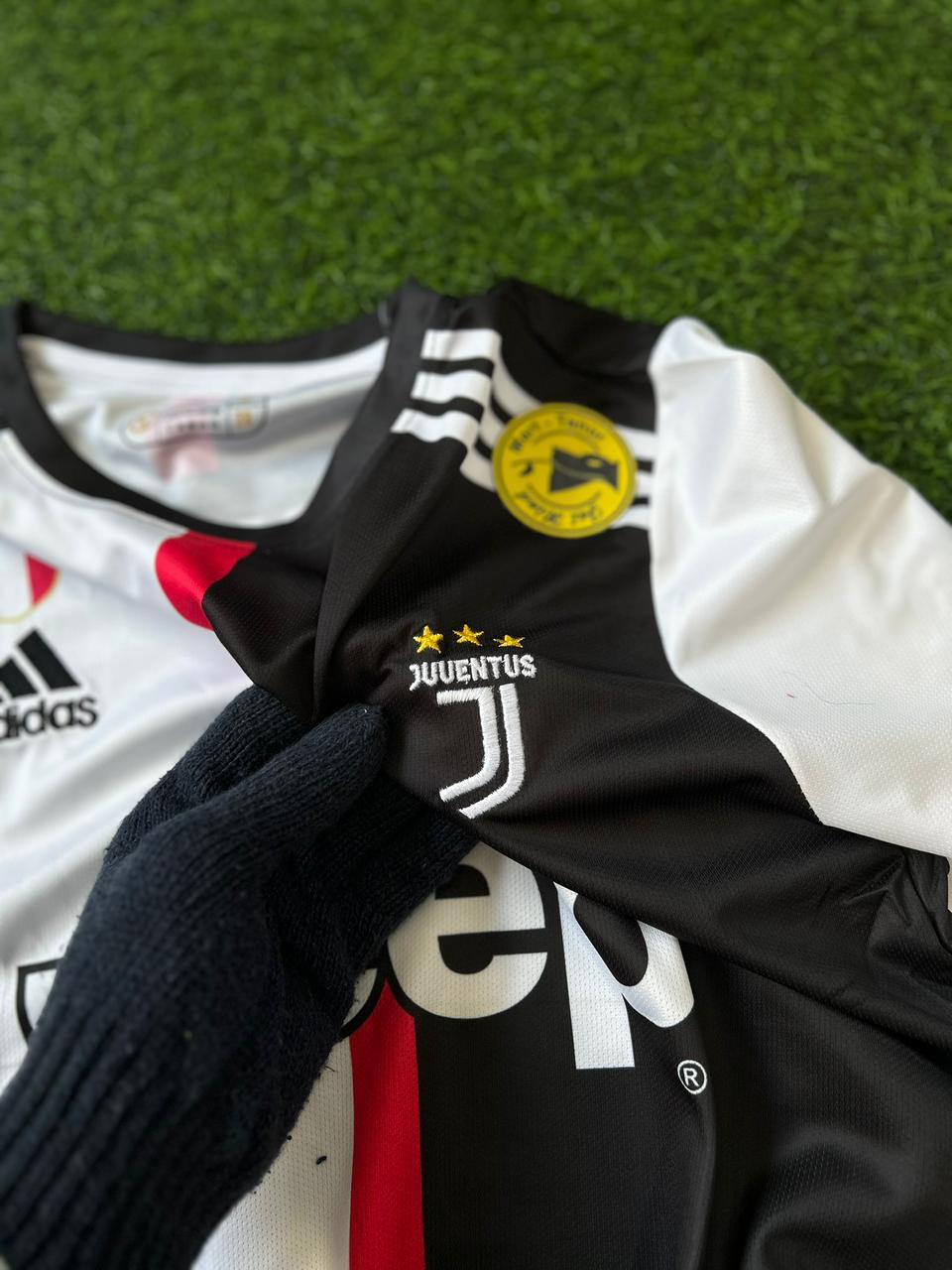 JUVENTUS 2019-20 HOME KIT. FULLSLEEVE EMBROILEDERY
