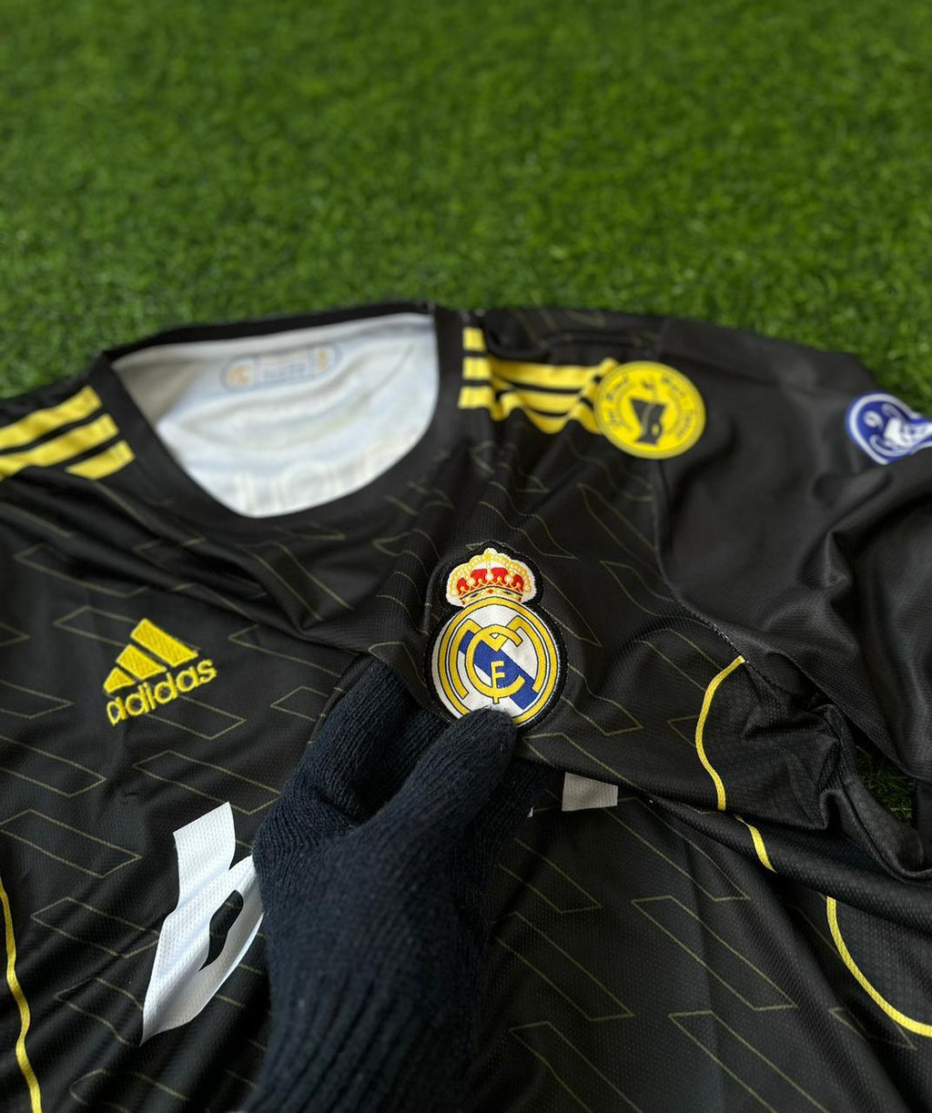 REAL MADRID 2011-12 AWAY KIT. FULLSLEEVE EMBROILEDERY
