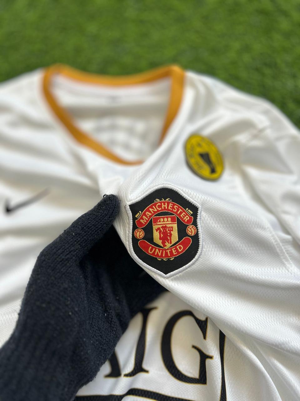MAN UNITED 2006-07 AWAY KIT. FULLSLEEVE EMBROILEDERY