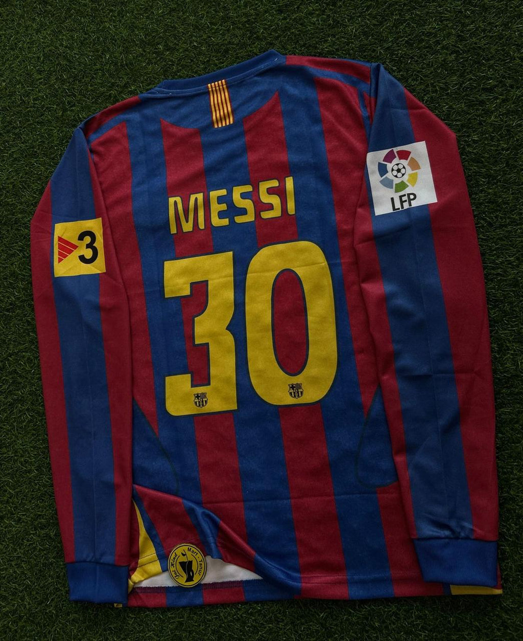 BARCELONA 2005-06 HOME KIT. FULLSLEEVE EMBROILEDERY