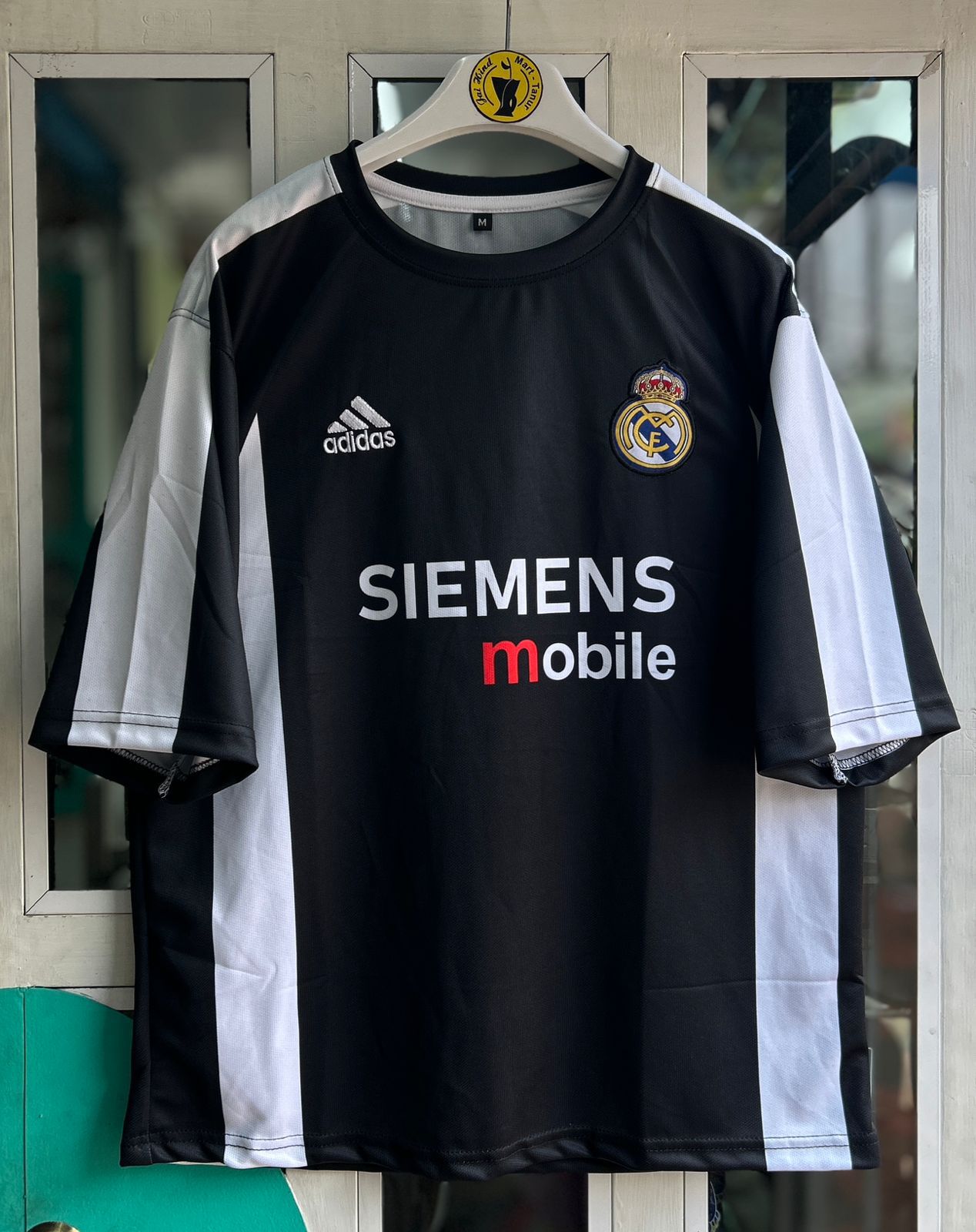 REAL MADRID 2004-05 AWAY KIT. FIVESLEEVE EMBROIDERY