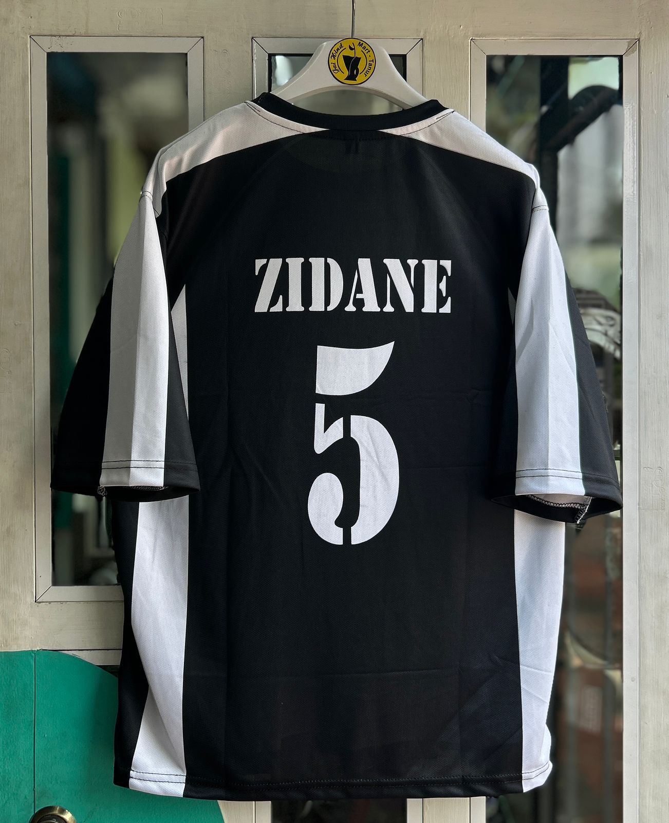 REAL MADRID 2004-05 AWAY KIT. FIVESLEEVE EMBROIDERY
