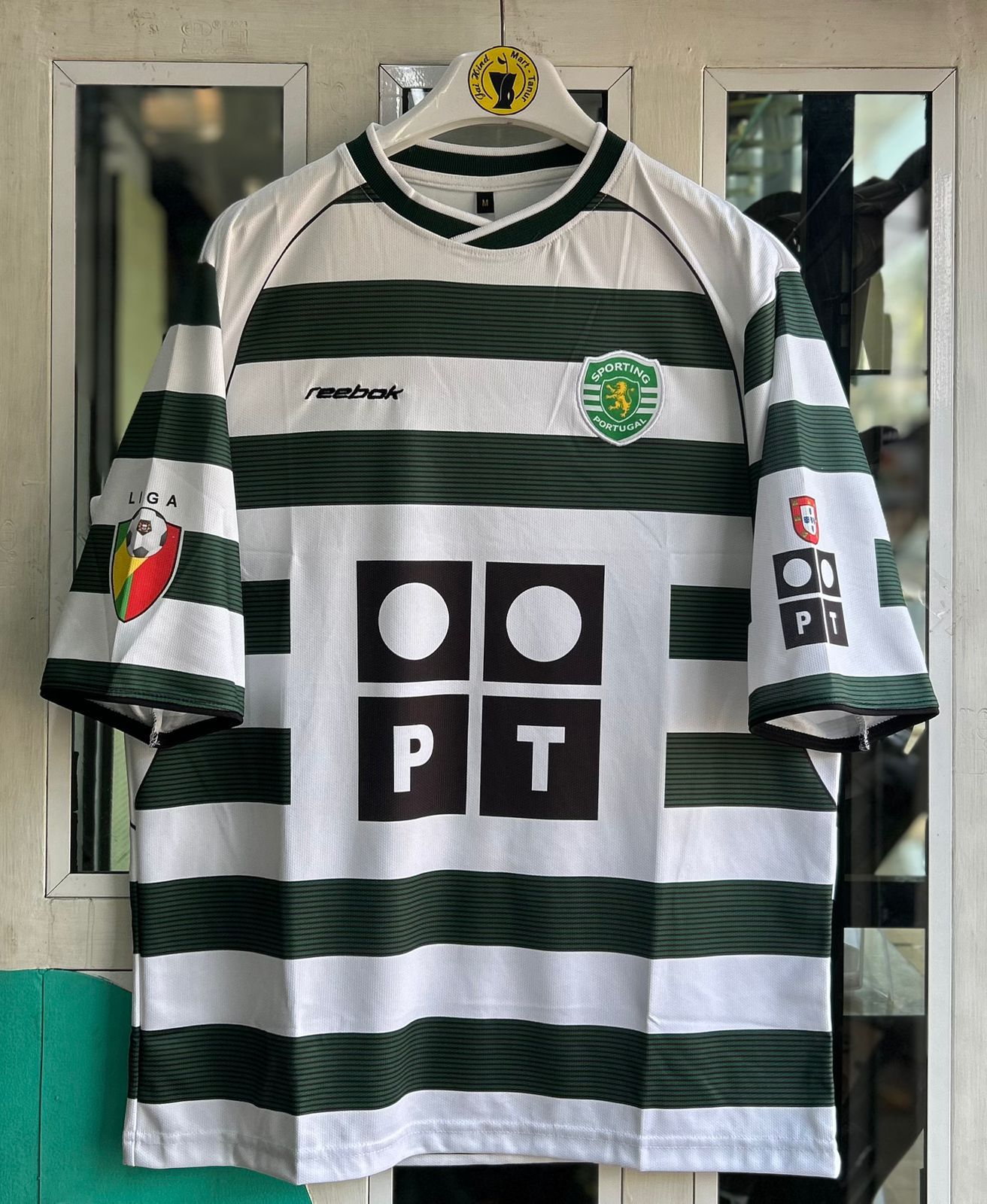 SPORTING 2002-03 HOME KIT. FIVESLEEVE EMBROIDERY