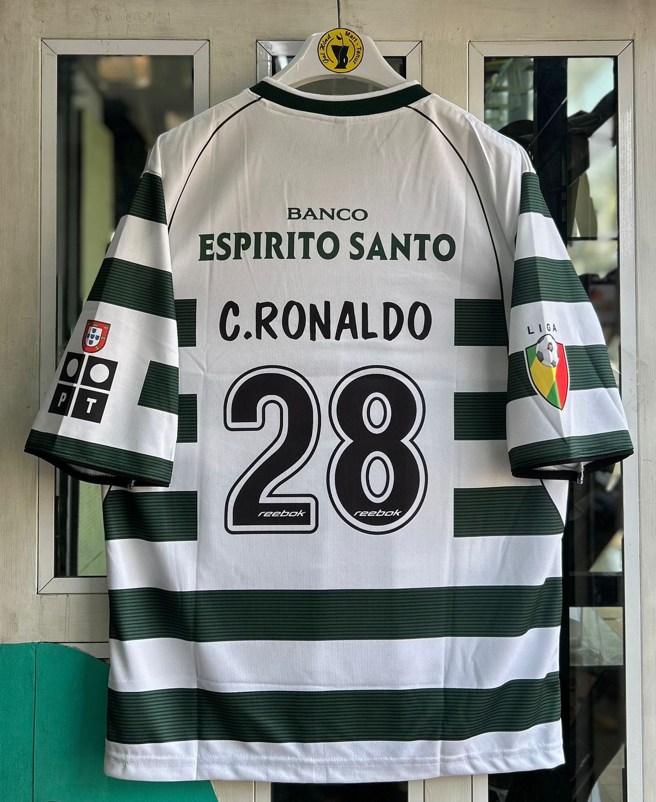 SPORTING 2002-03 HOME KIT. FIVESLEEVE EMBROIDERY
