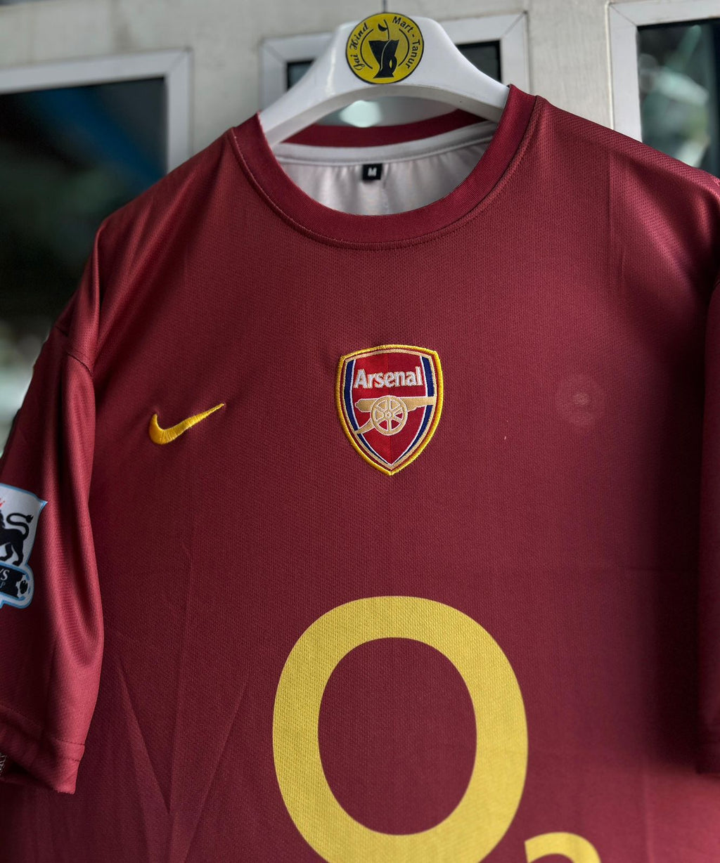 ARSENAL 2005-06 HOME KIT. FIVESLEEVE EMBROIDERY