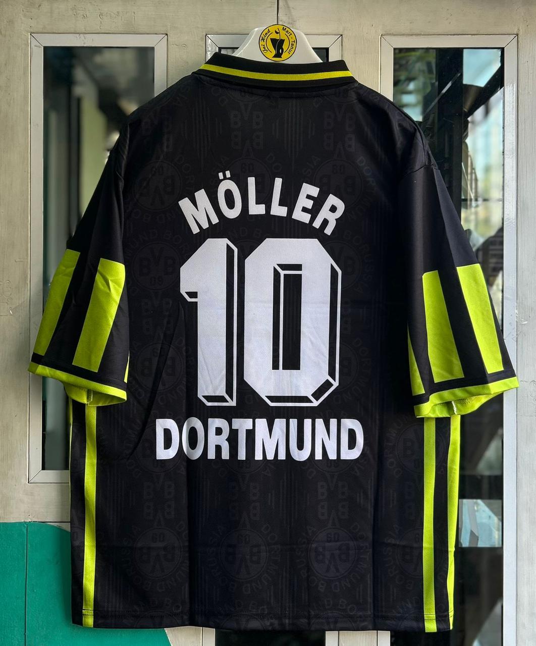 DORTMUND 1996-97 AWAY KIT. FIVESLEEVE POLO EMBROIDERY