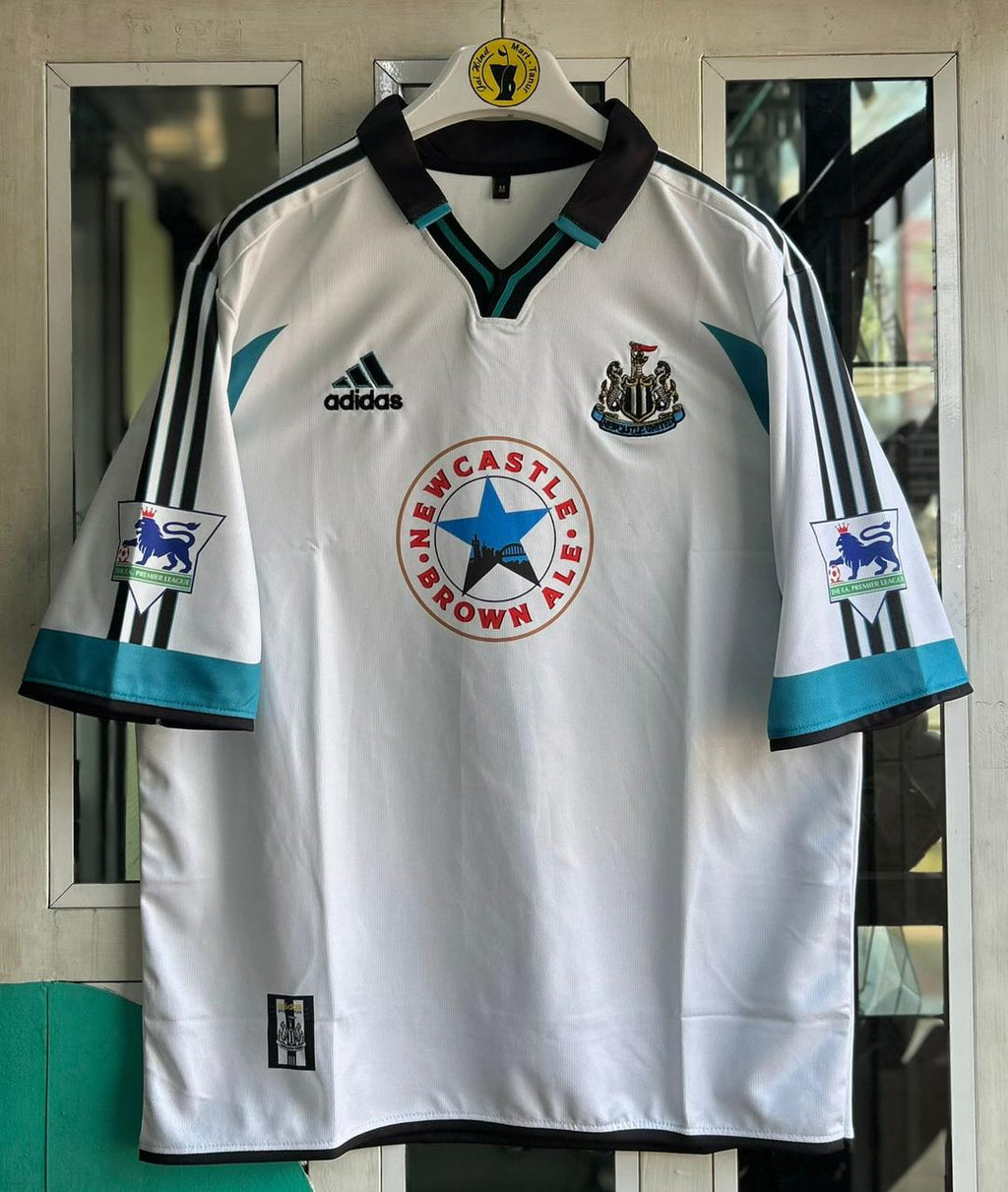 NEWCASTLE UNITED 1999-00 AWAY KIT. FIVESLEEVE POLO EMBROIDERY
