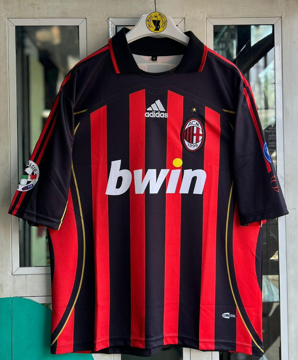 AC MILAN 2006-07 HOME KIT. FIVESLEEVE POLO EMBROIDERY