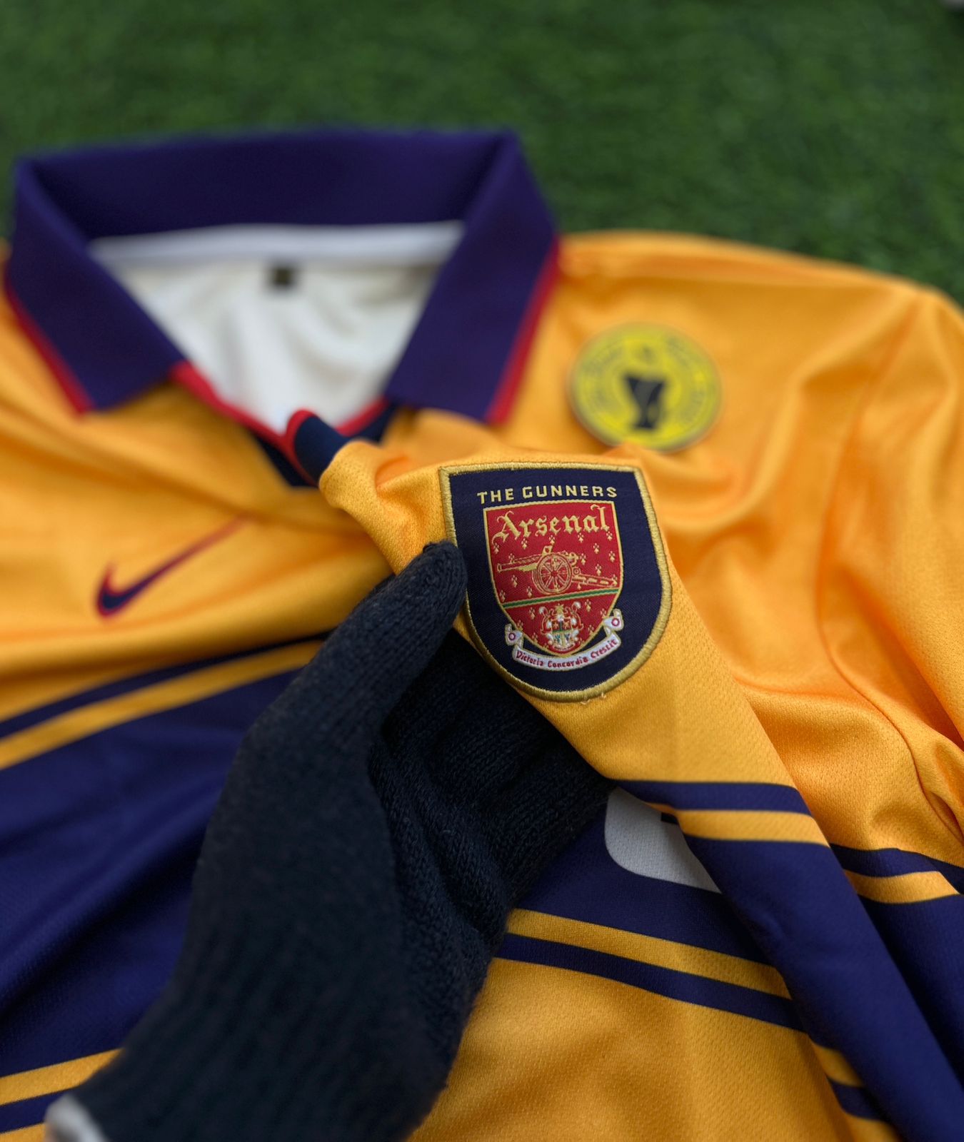 ARSENAL 1997-99 AWAY KIT, FIVESLEEVE POLO EMBROIDERY