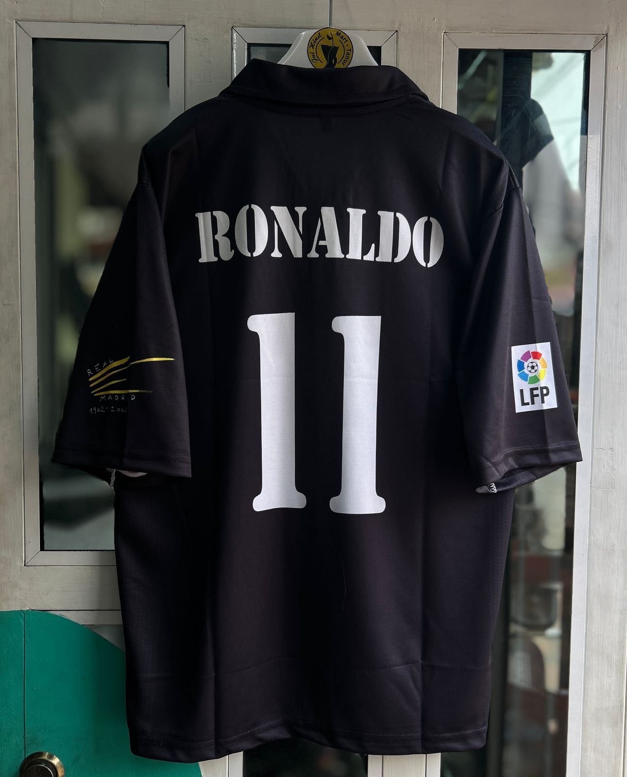 REAL MADRID 2002-03 AWAY KIT, FIVESLEEVE POLO EMBROIDERY