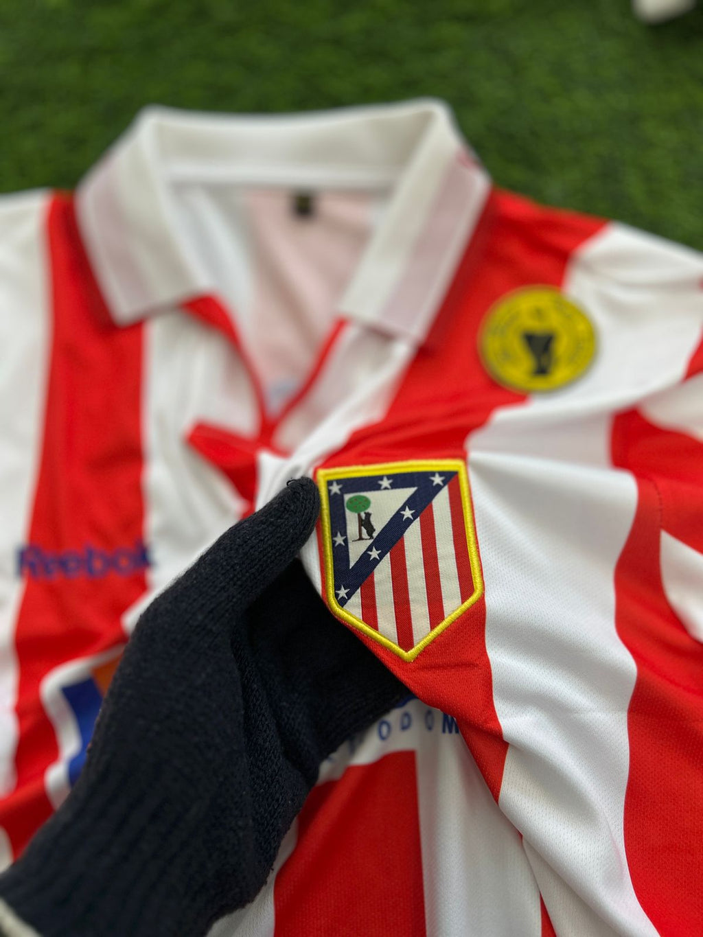 ALETICO MADRID 2000-01 HOME KIT, FIVESLEEVE POLO EMBROIDERY