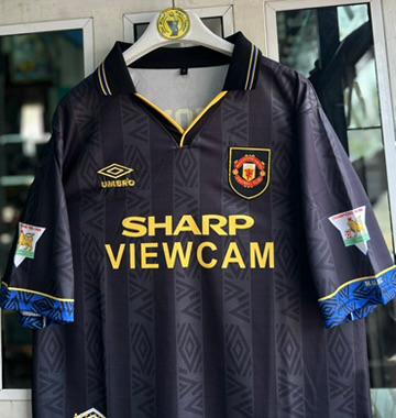 MAN UNITED 1993-95 AWAY KIT, FIVESLEEVE POLO EMBROIDERY