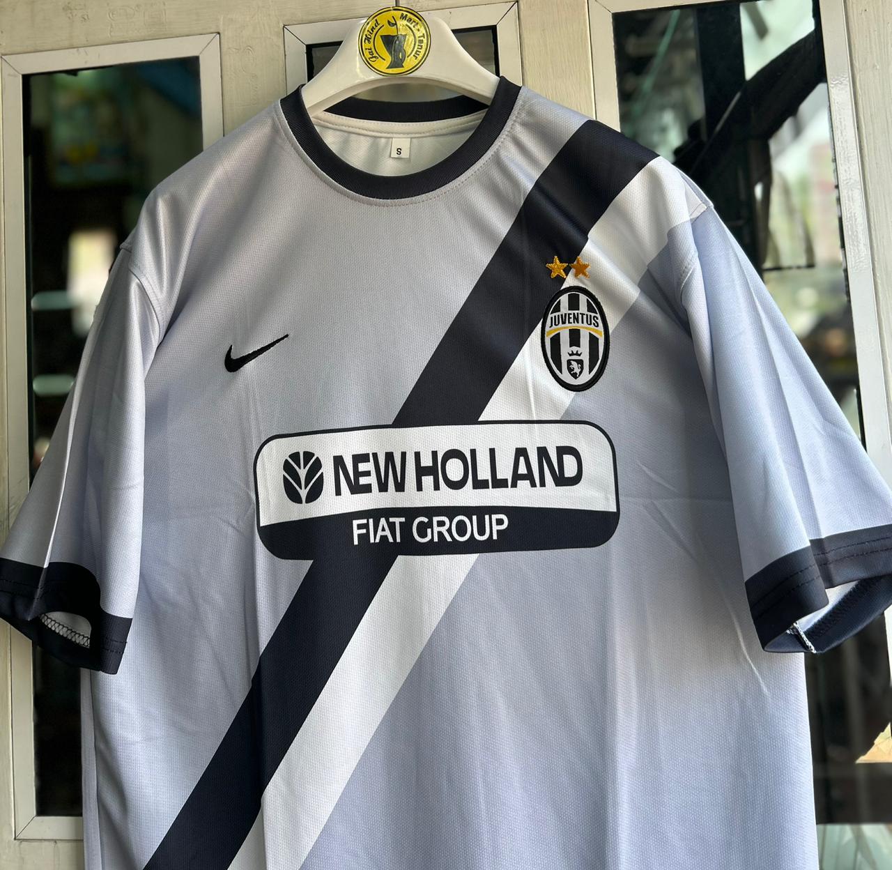 JUVENTUS 2009-10 AWAY KIT, FIVESLEEVE EMBROIDERY