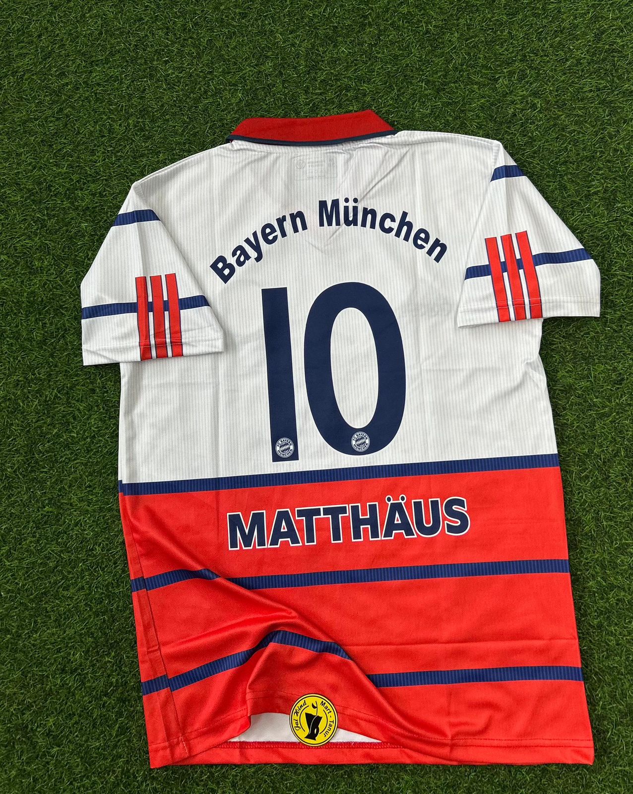 BAYERN MUNICH 1998-00 AWAY KIT, HALFSLEEVE POLO EMBROIDERY