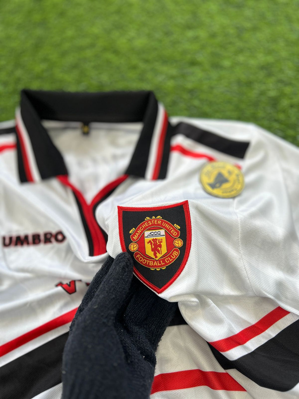 MAN UNITED 1997-99 AWAY KIT, HALFSLEEVE POLO EMBROIDERY