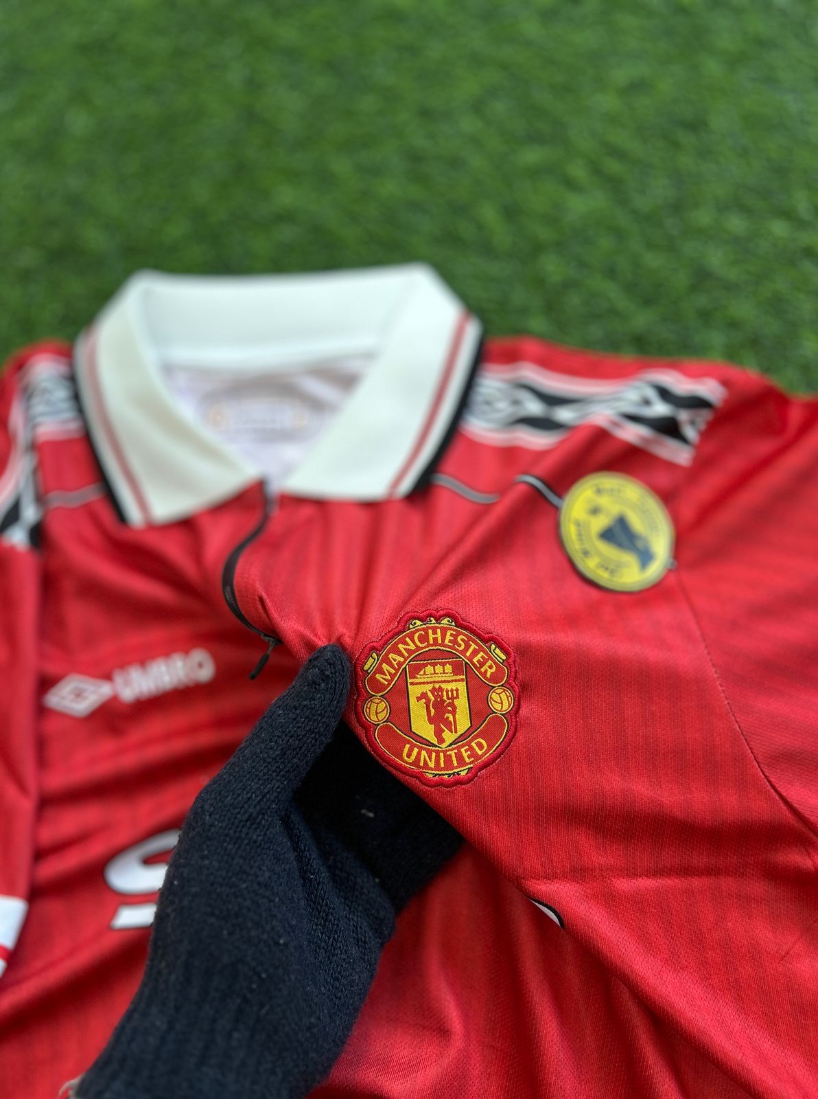 MAN UNITED 1999 HOME KIT, HALFSLEEVE POLO EMBROIDERY (ZIP)