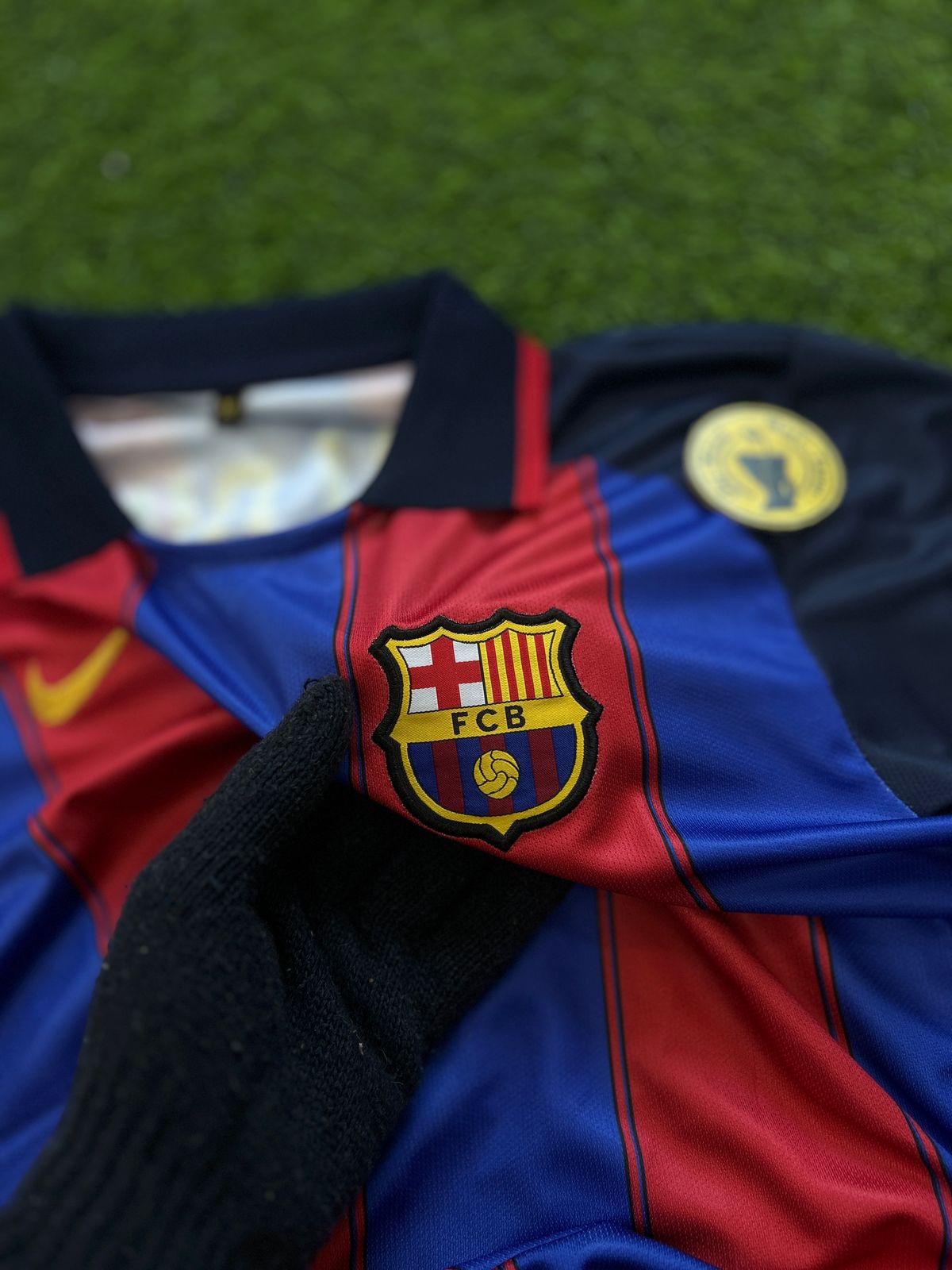 BARCELONA 2003-04 HOME KIT, HALFSLEEVE POLO EMBROIDERY