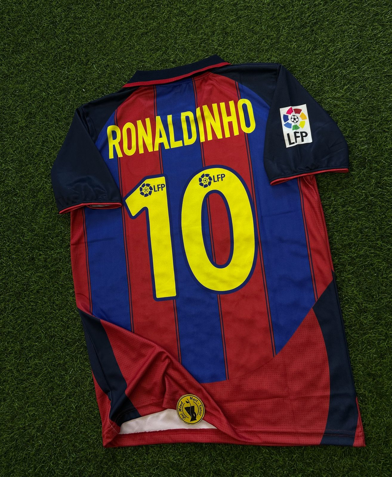 BARCELONA 2003-04 HOME KIT, HALFSLEEVE POLO EMBROIDERY