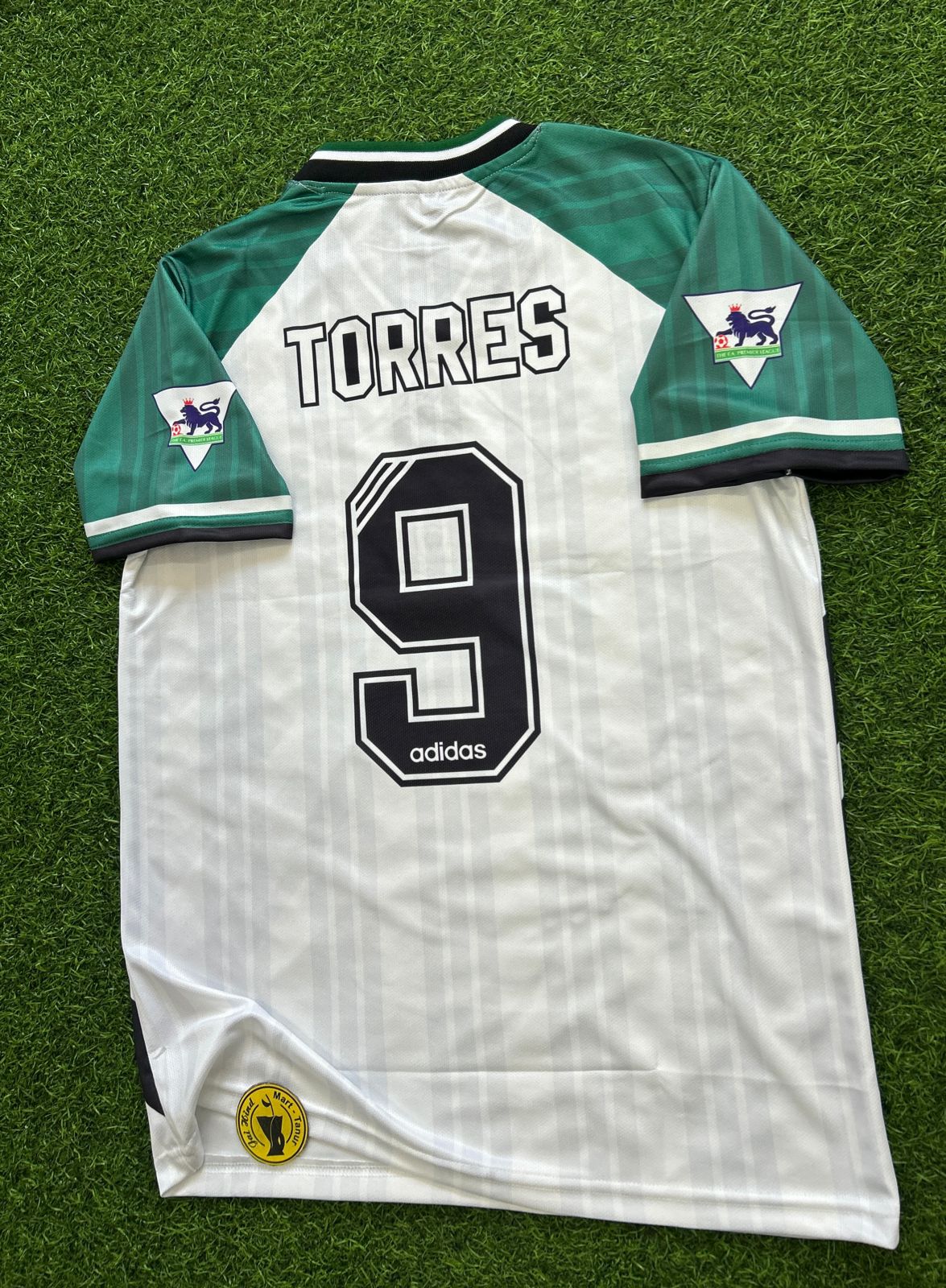 LIVERPOOL 1993-95 AWAY KIT, HALFSLEEVE EMBROIDERY (OG NECK)