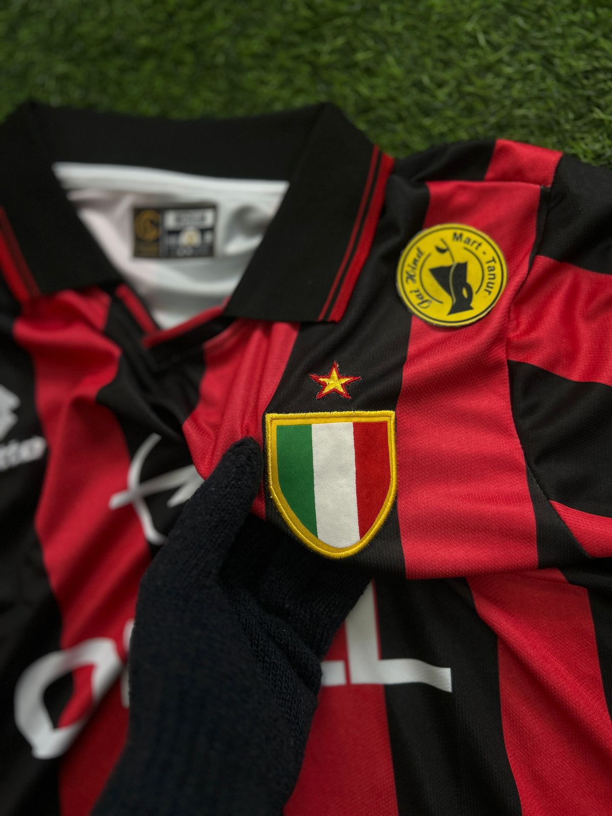 AC MILAN 1996-97 HOME KIT, HALFSLEEVE POLO EMBROIDERY