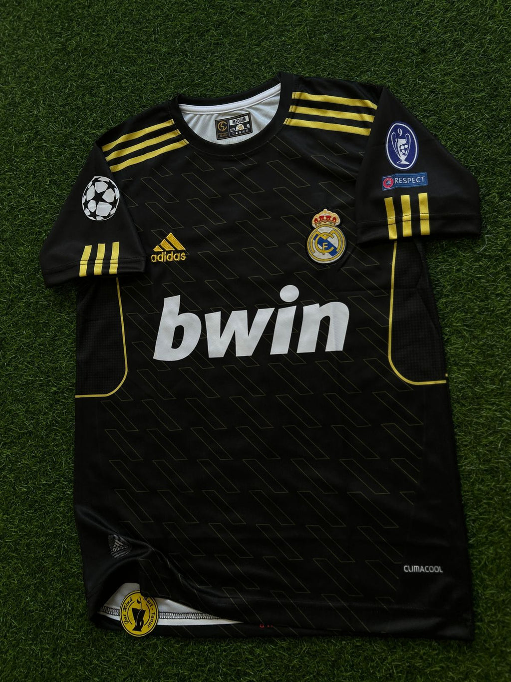 REAL MADRID 2011-12 AWAY KIT, HALFSLEEVE EMBROIDERY