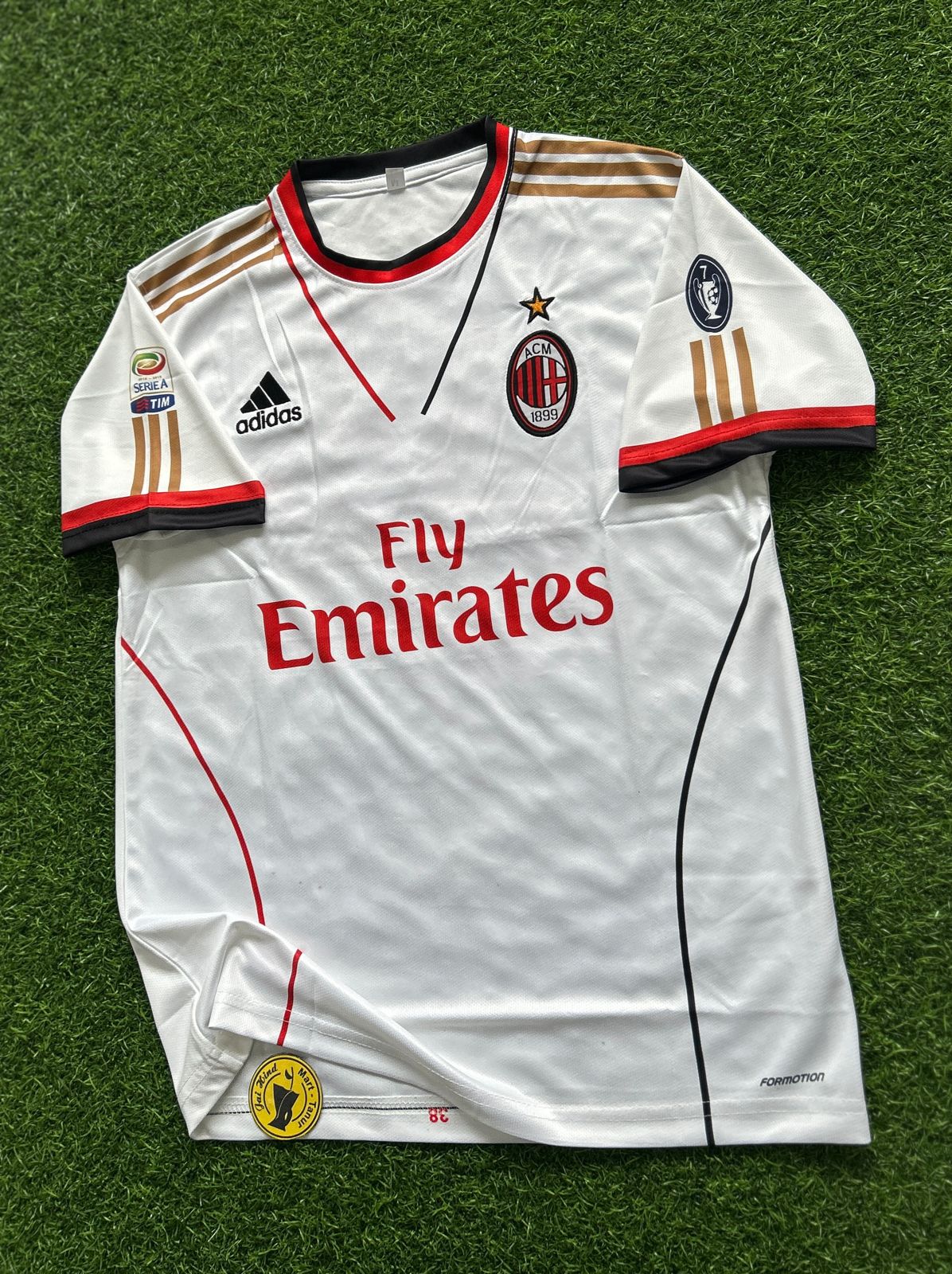AC MILAN 2013-14 AWAY KIT, HALFSLEEVE EMBROIDERY