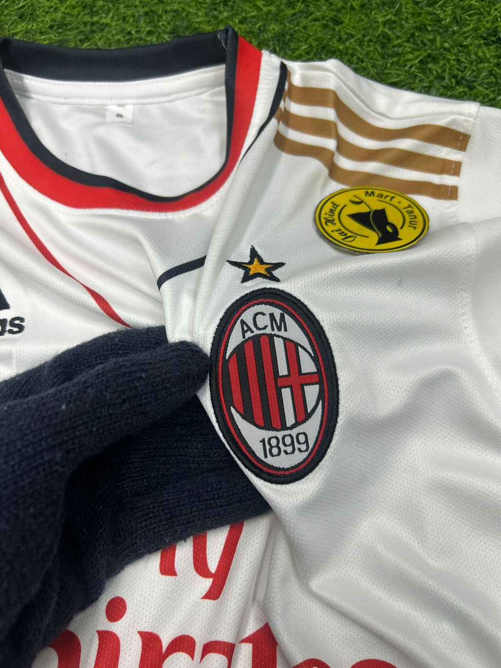 AC MILAN 2013-14 AWAY KIT, HALFSLEEVE EMBROIDERY