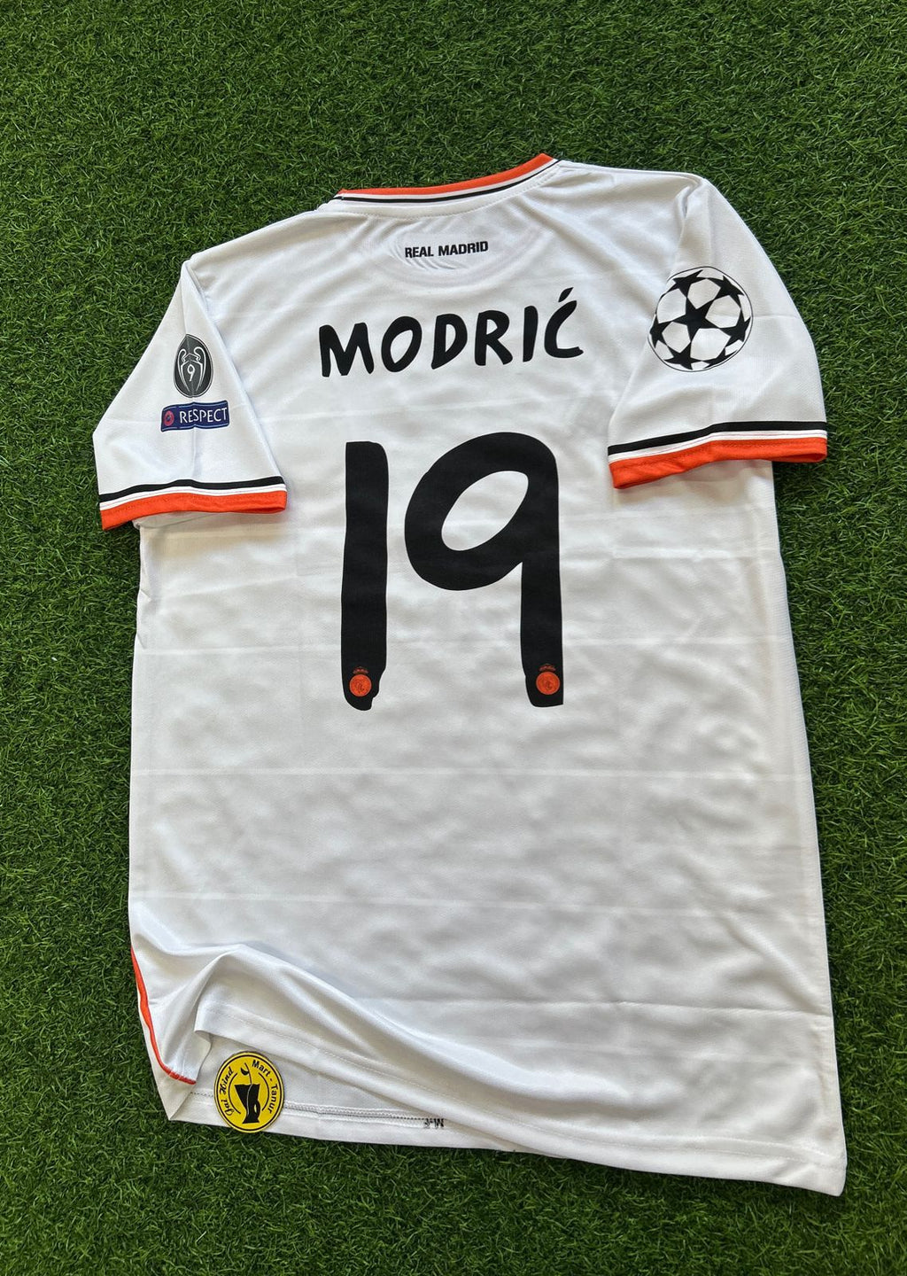 REAL MADRID 2013-14 HOME KIT, HALFSLEEVE EMBROIDERY